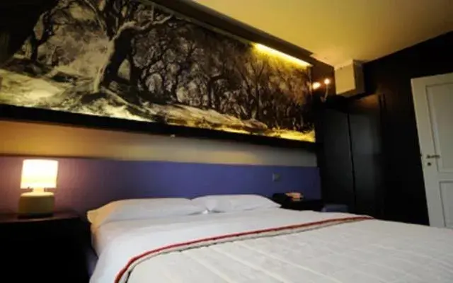 Bed in Nine Hotel