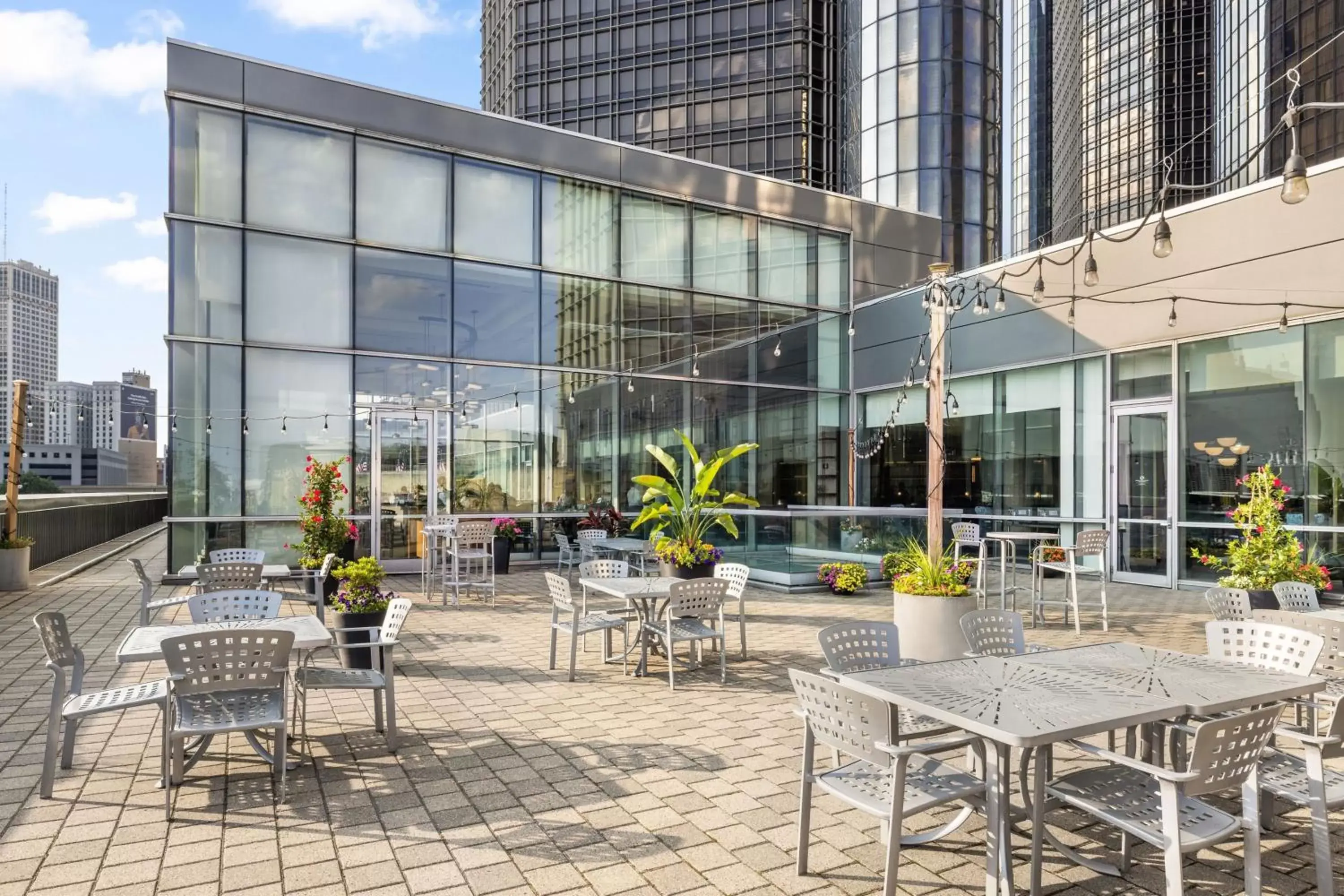 Restaurant/places to eat in Detroit Marriott at the Renaissance Center