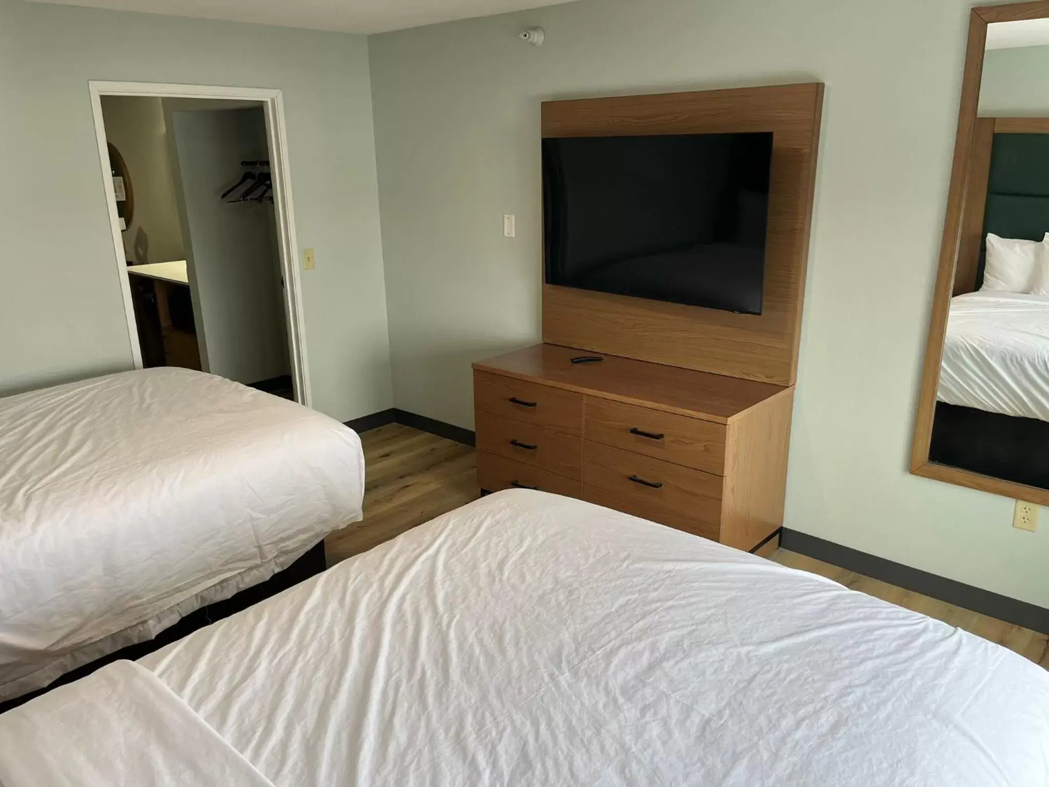 TV and multimedia, Bed in Wingate By Wyndham