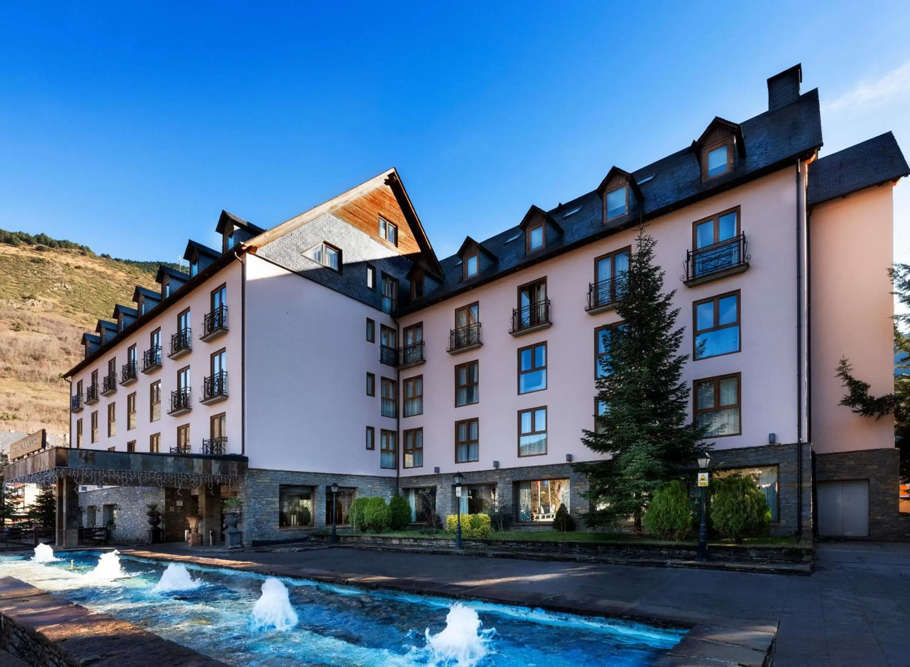 Facade/entrance, Property Building in Hotel Vielha Baqueira, Affiliated by Meliá