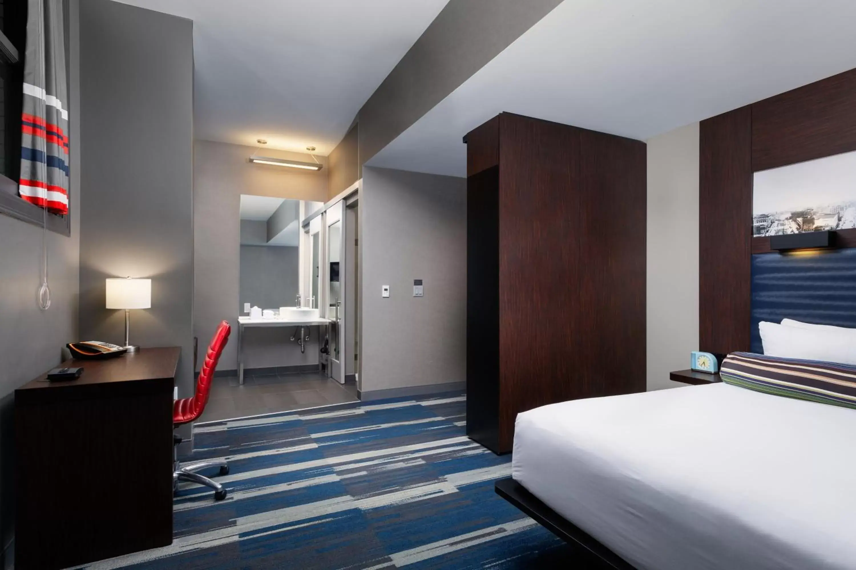 Photo of the whole room, Bed in Aloft Detroit at The David Whitney