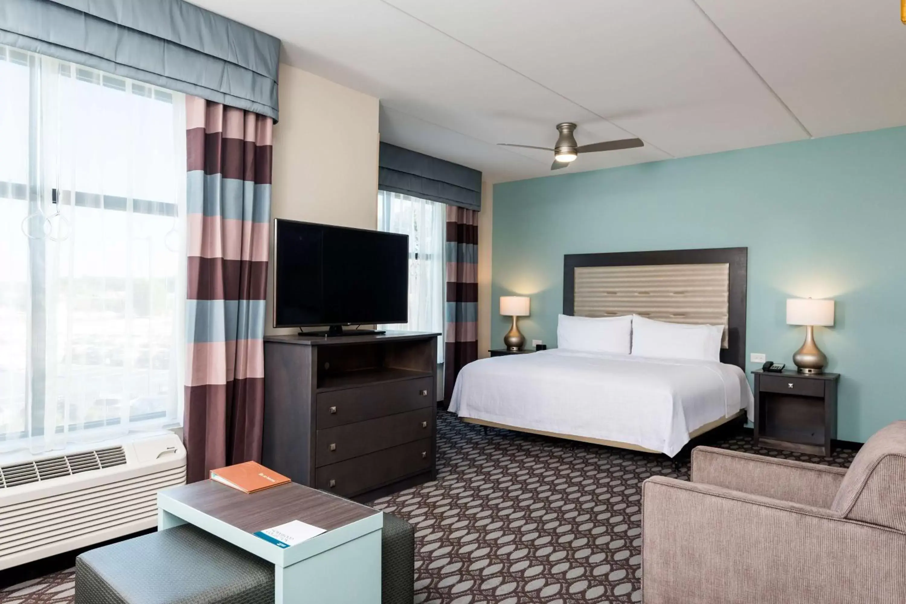 Bed, TV/Entertainment Center in Homewood Suites By Hilton Fayetteville