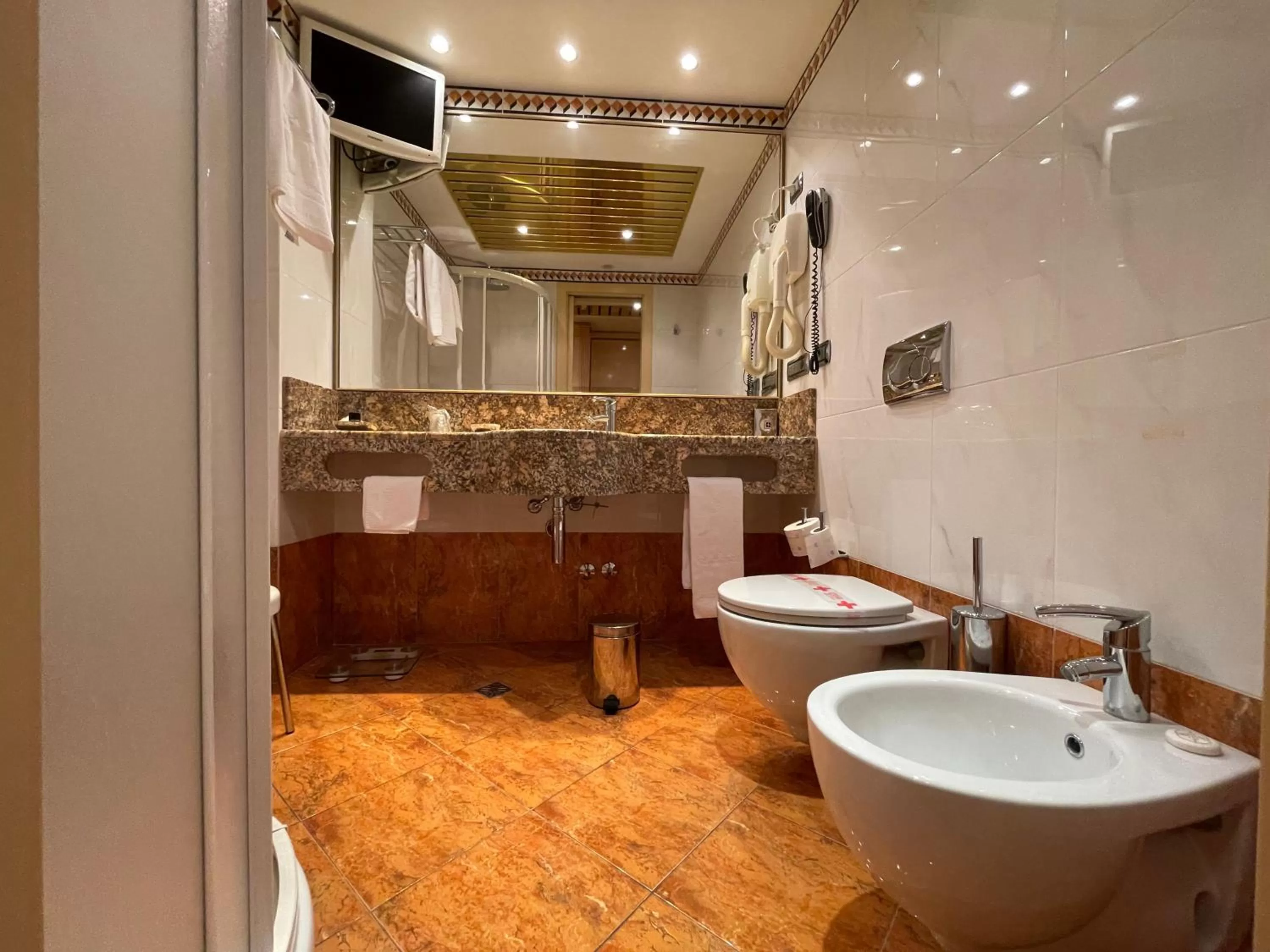 Toilet in Hotel Wagner