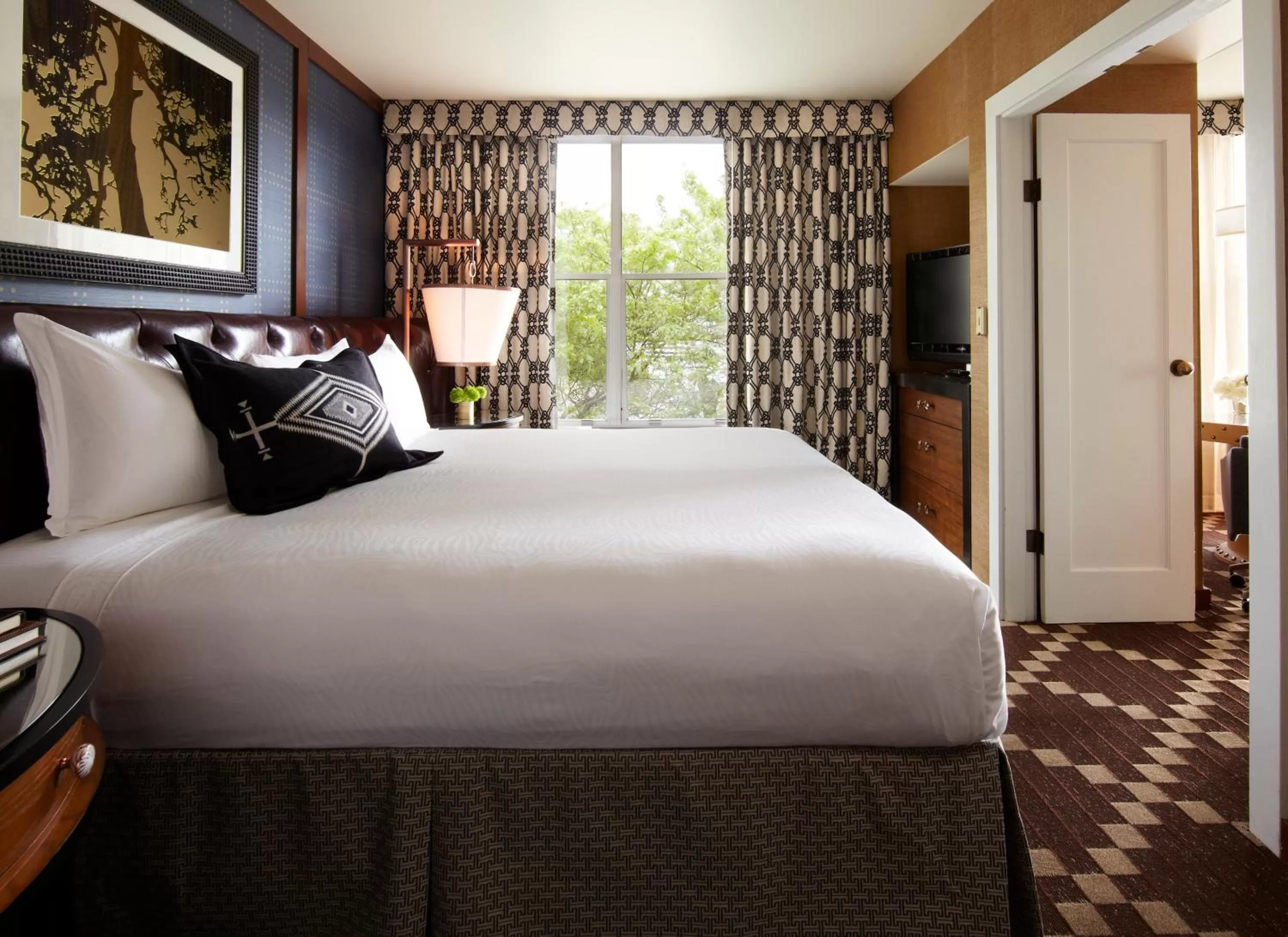 Bedroom, Bed in Kimpton Riverplace Hotel by IHG