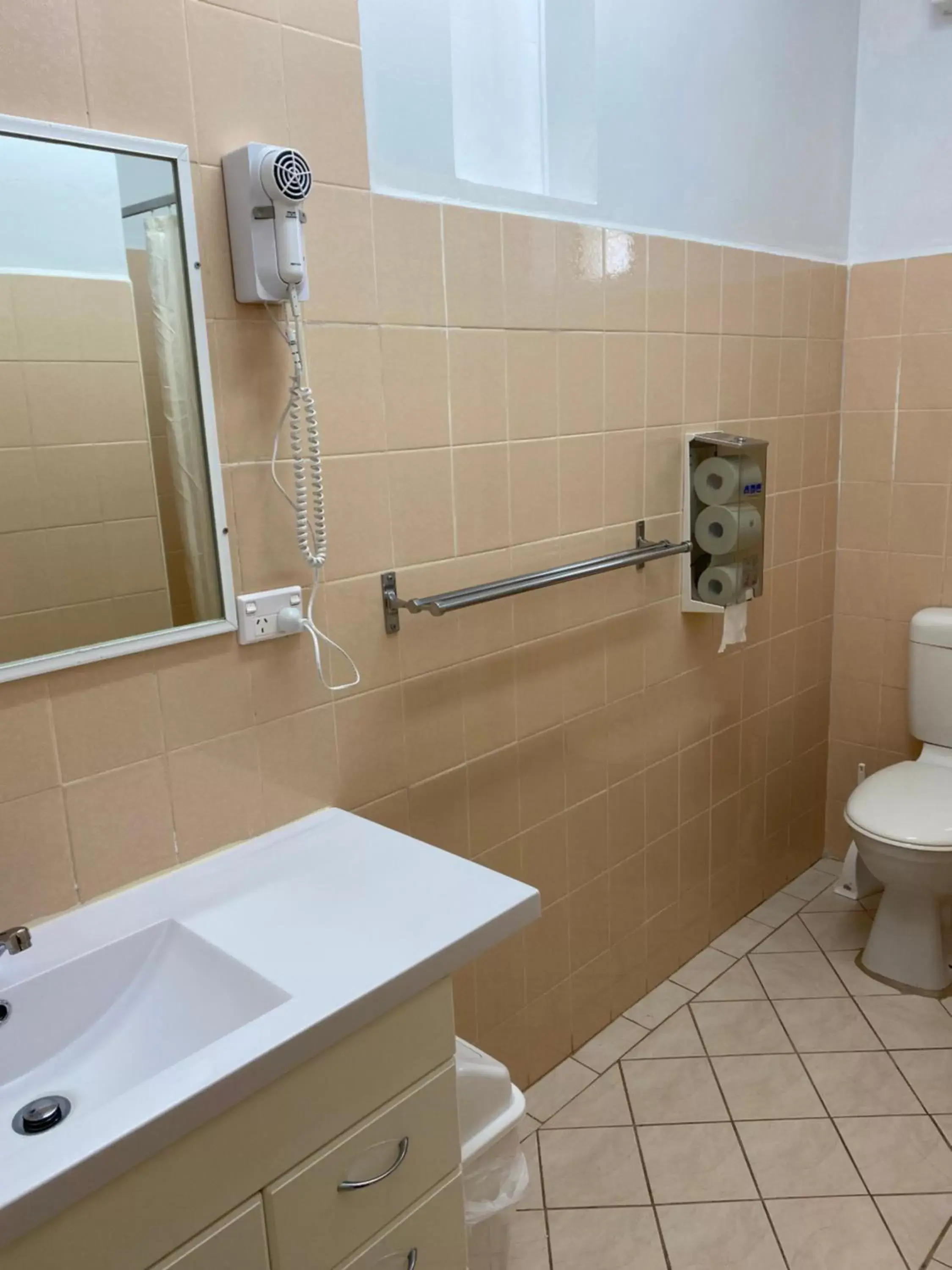 Bathroom in Paddle Steamer Motel