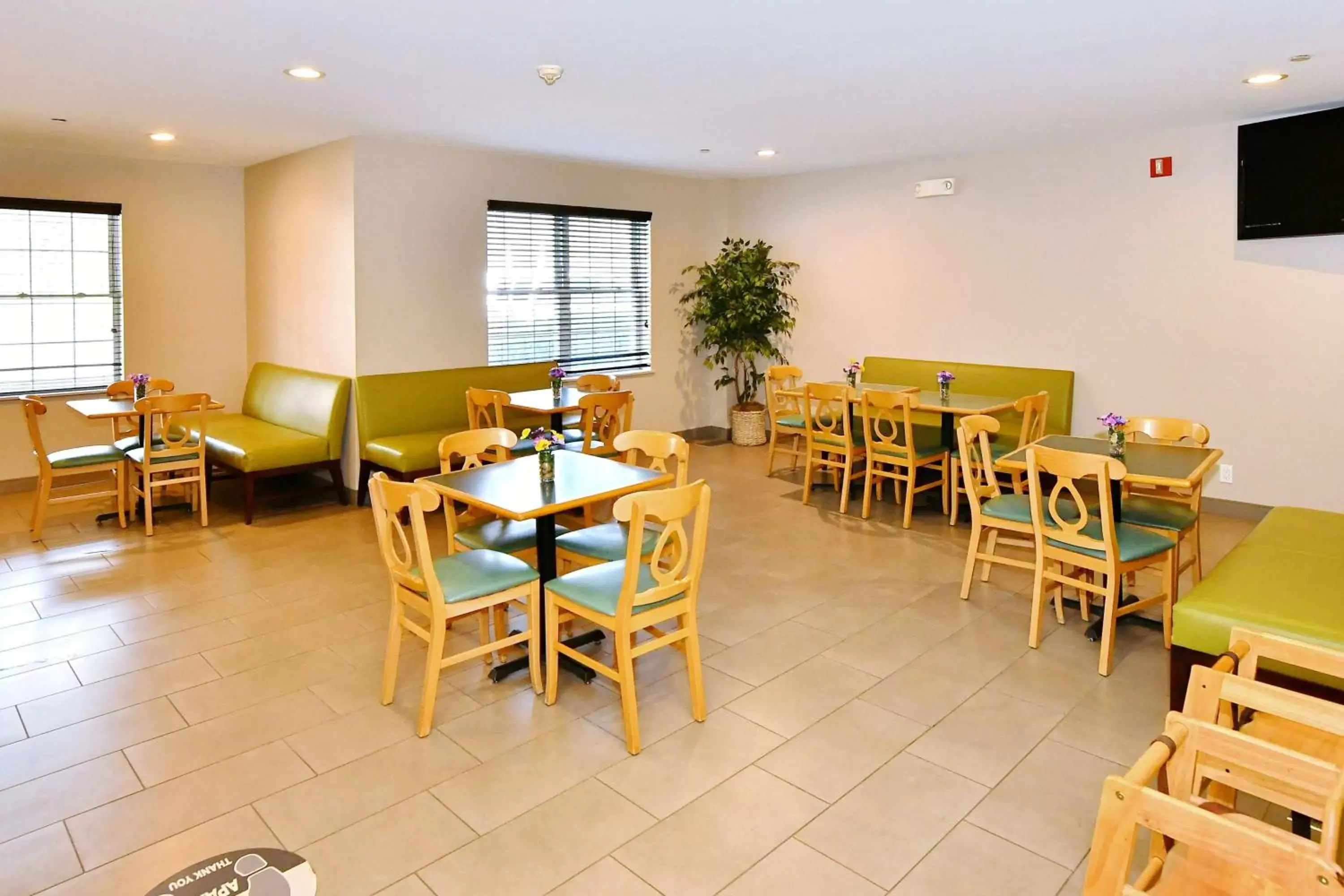 Breakfast, Restaurant/Places to Eat in Country Inn & Suites by Radisson, Mount Morris, NY