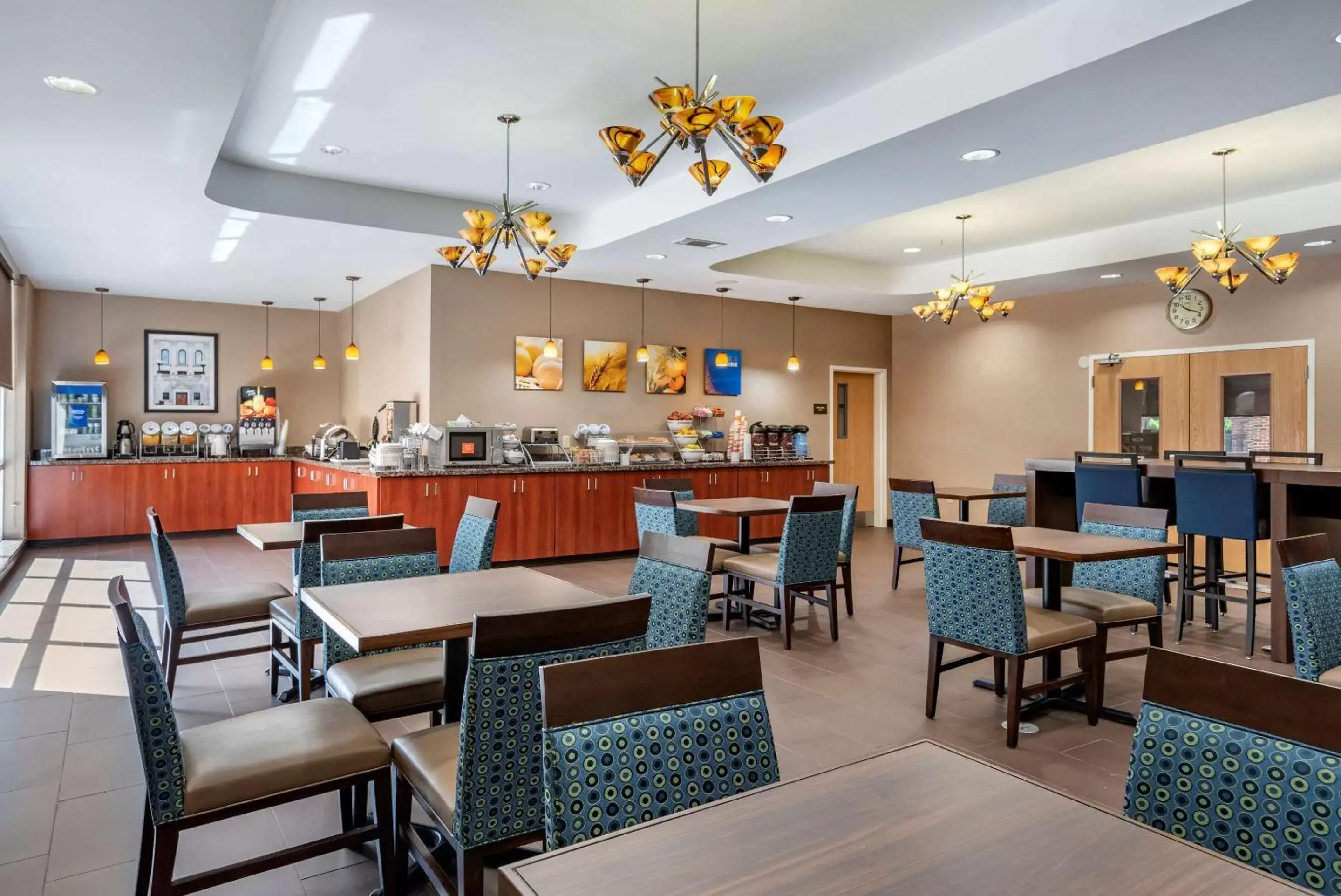 Restaurant/Places to Eat in Comfort Suites Airport Flowood