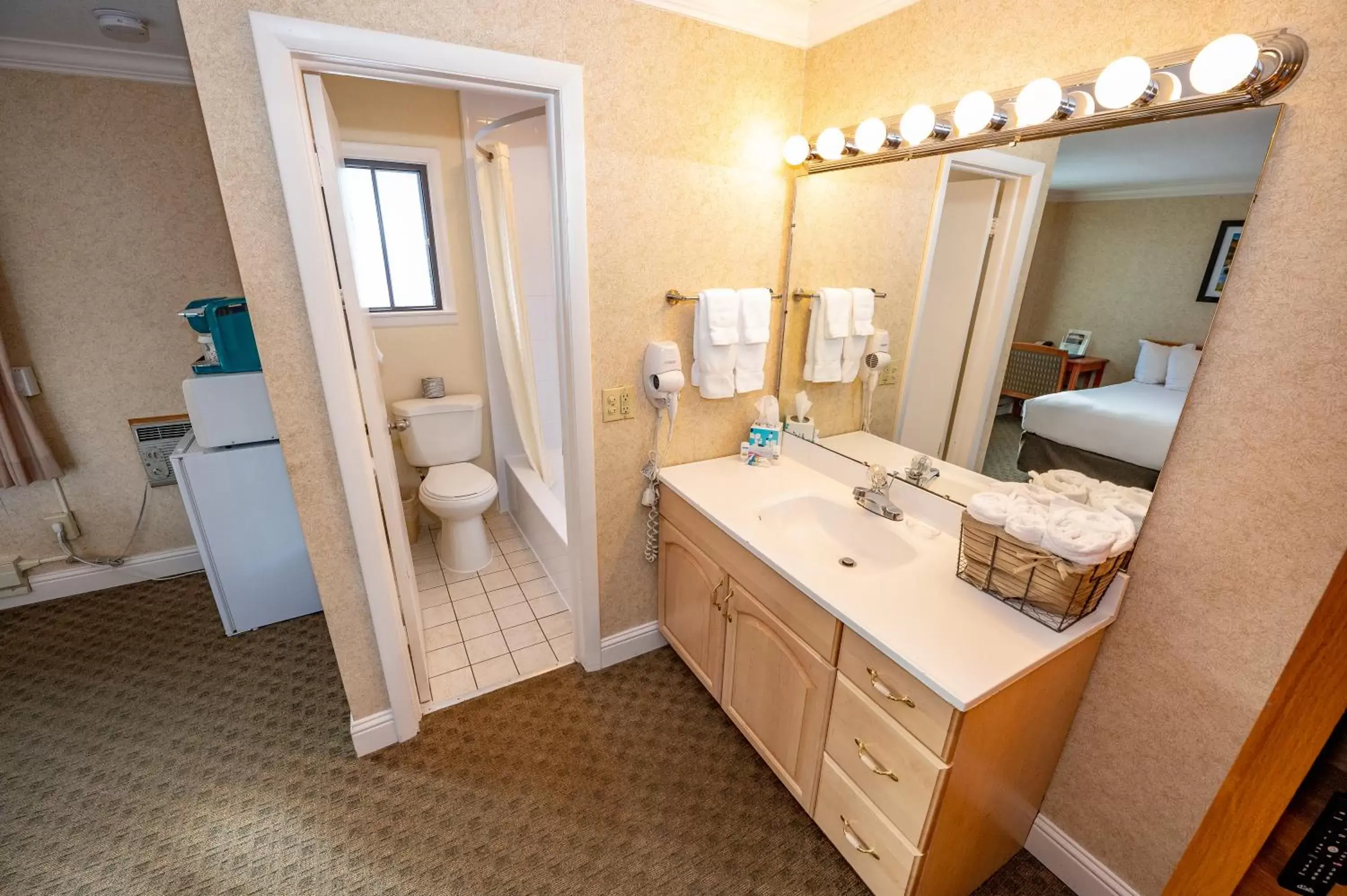 Bathroom in Blue Door Inn