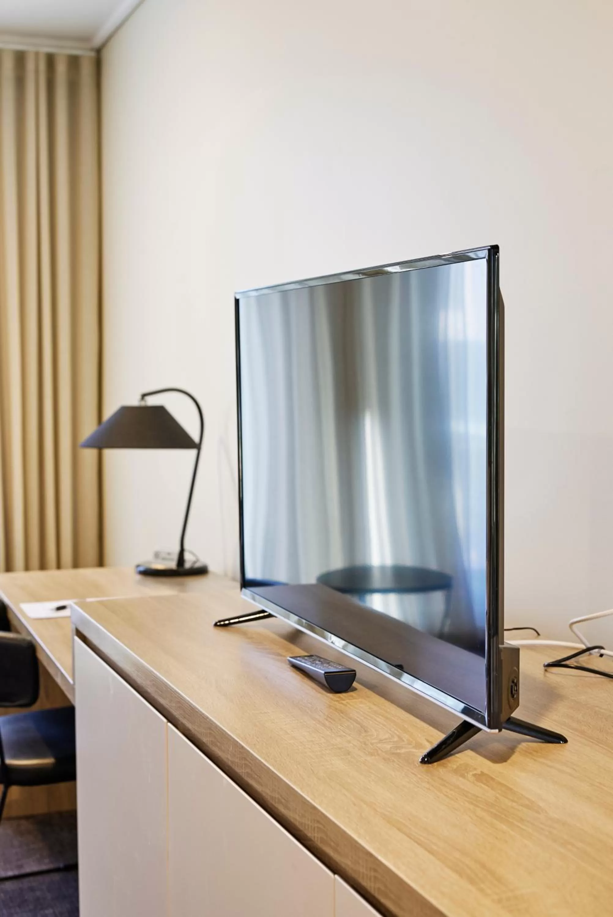 TV and multimedia in The Dingley Hotel