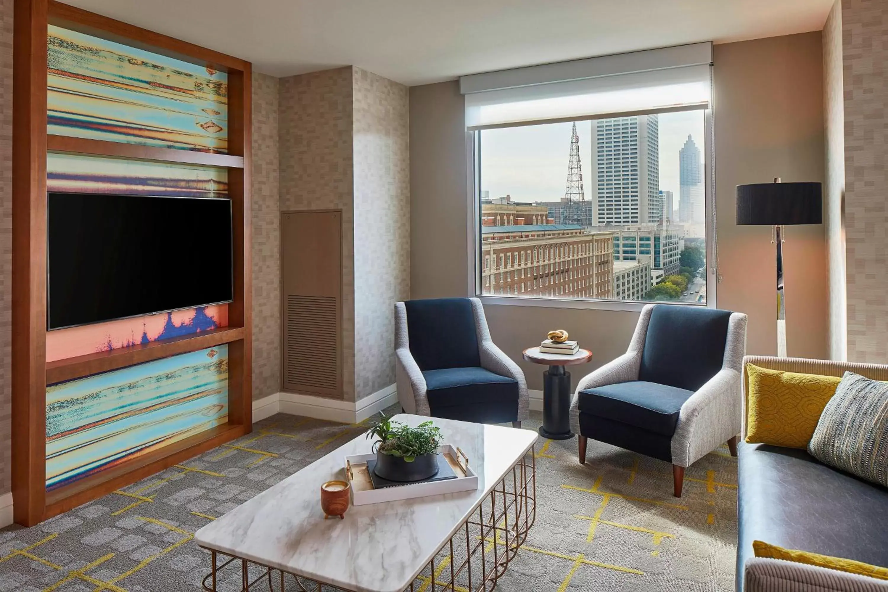 Living room, Seating Area in Renaissance Atlanta Midtown Hotel