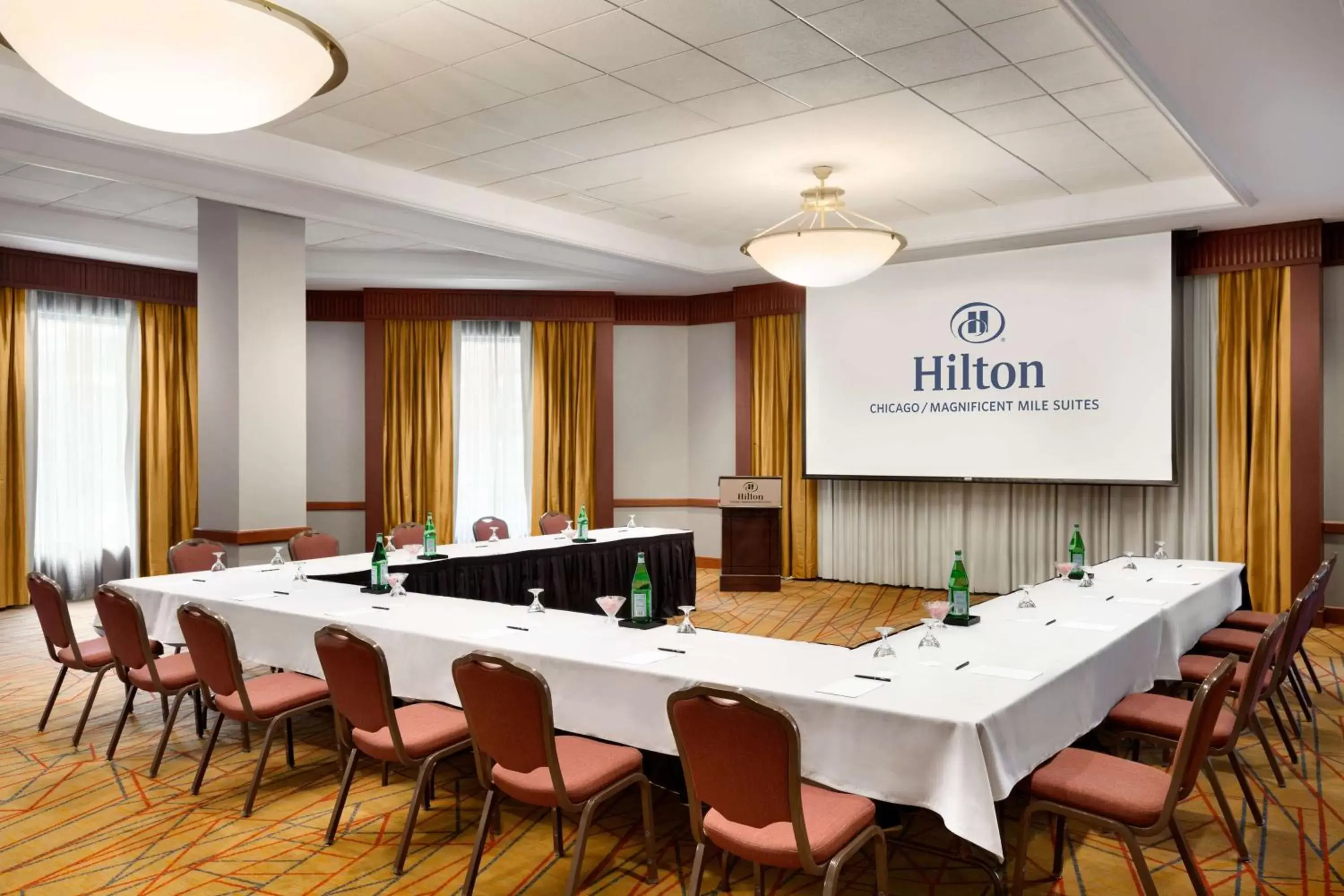 Meeting/conference room in Hilton Chicago Magnificent Mile Suites