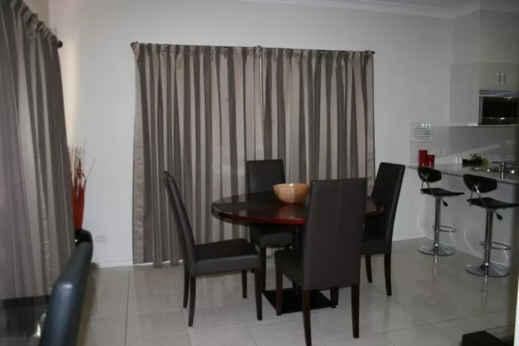 Dining Area in Noah's Mid City Motor Inn Muswellbrook