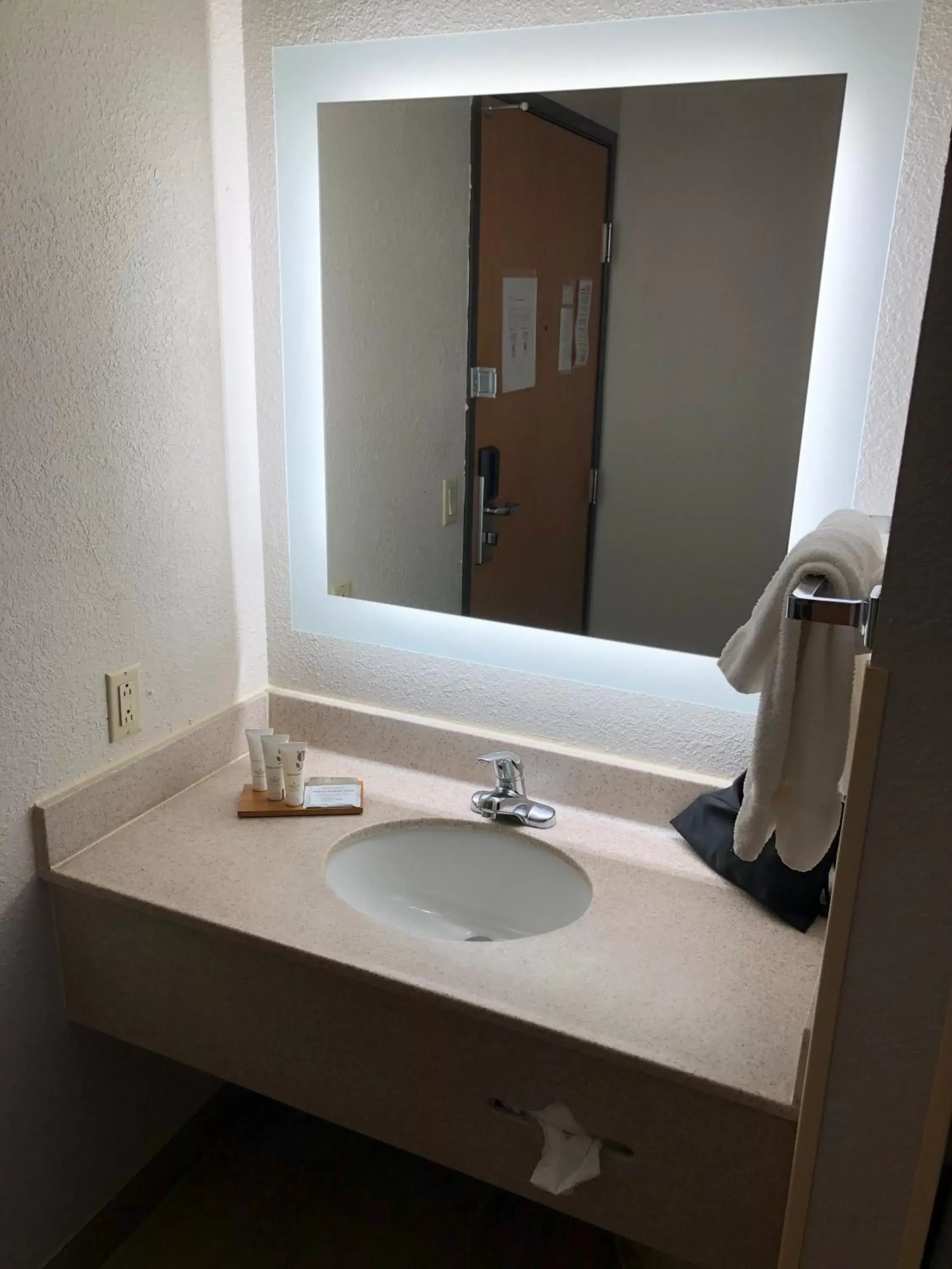 Queen Room with Two Queen Beds - Disability Access/Non-Smoking in Country Inn & Suites by Radisson, Auburn, IN Queen Room with Two Queen Beds - Disability Access/Non-Smoking in Country Inn & Suites by Radisson, Auburn, IN