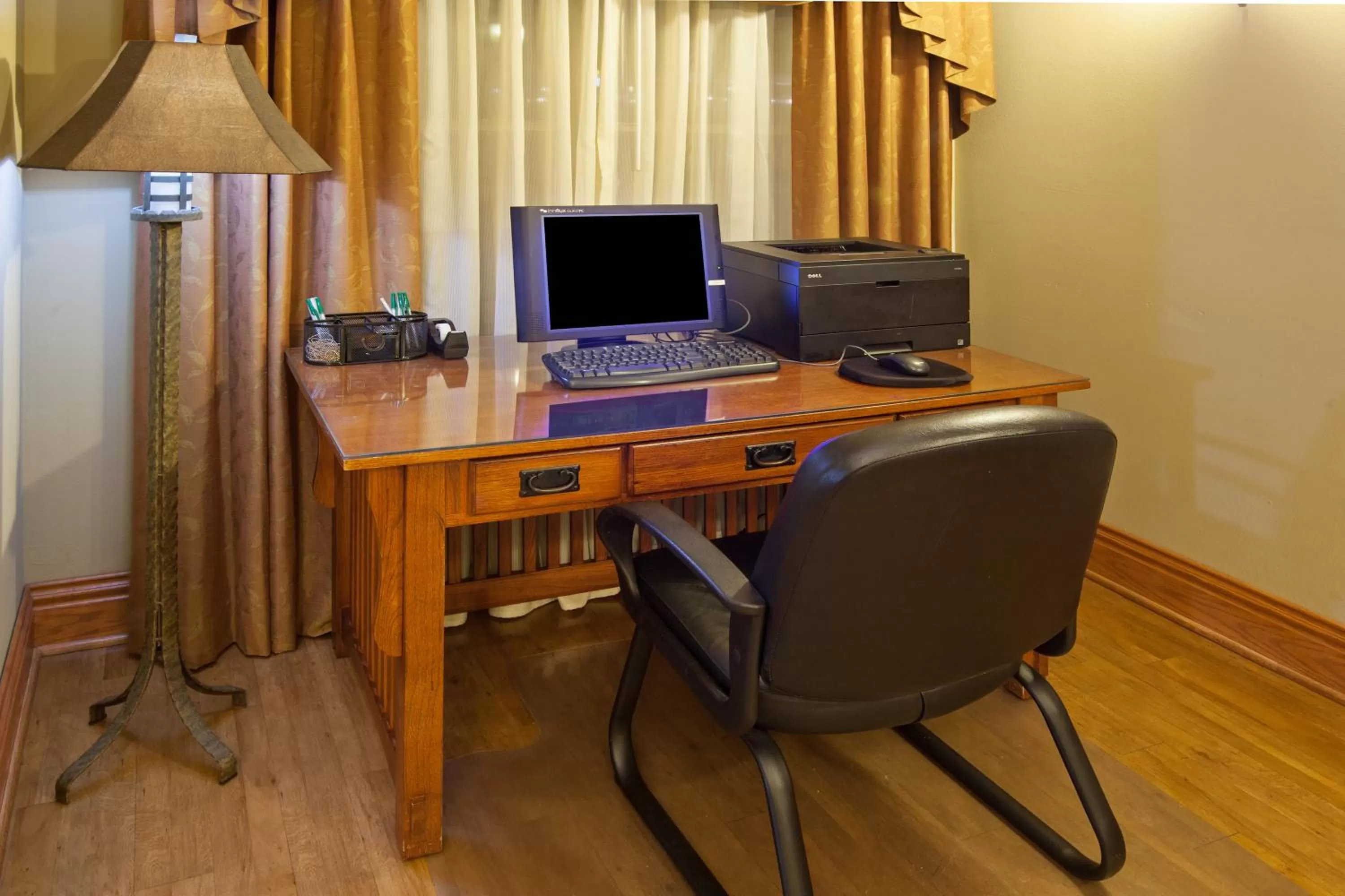 Seating area in Country Inn & Suites by Radisson, Portage, IN
