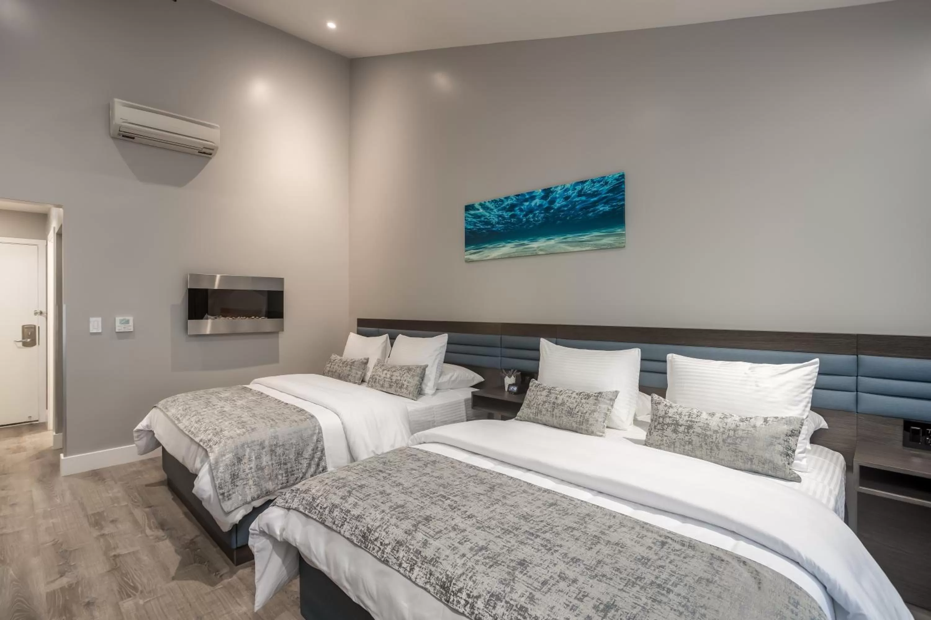 Bed in Harbor View Inn