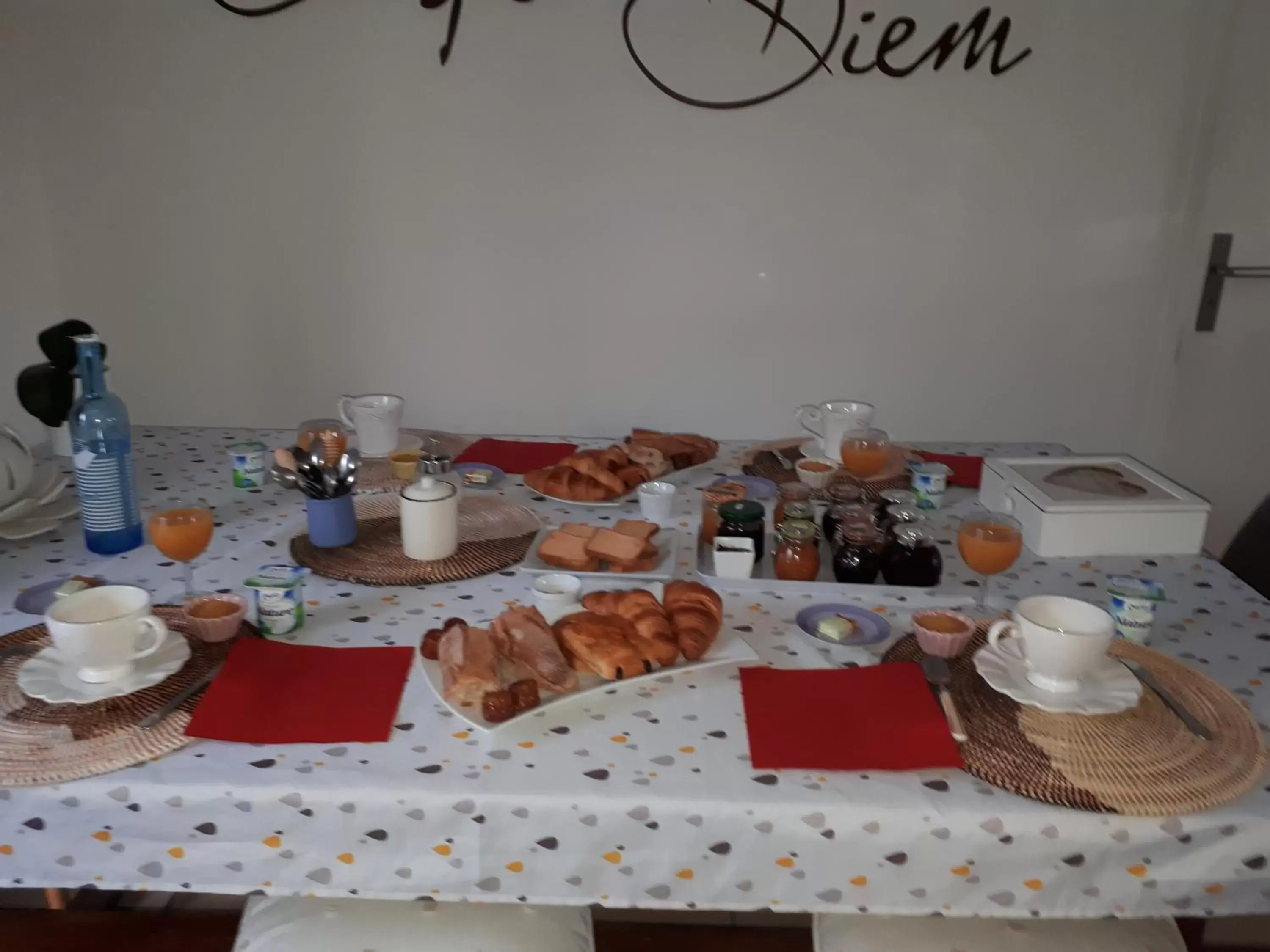 Food and drinks, Breakfast in Chambres d'Hotes des Ecureuils