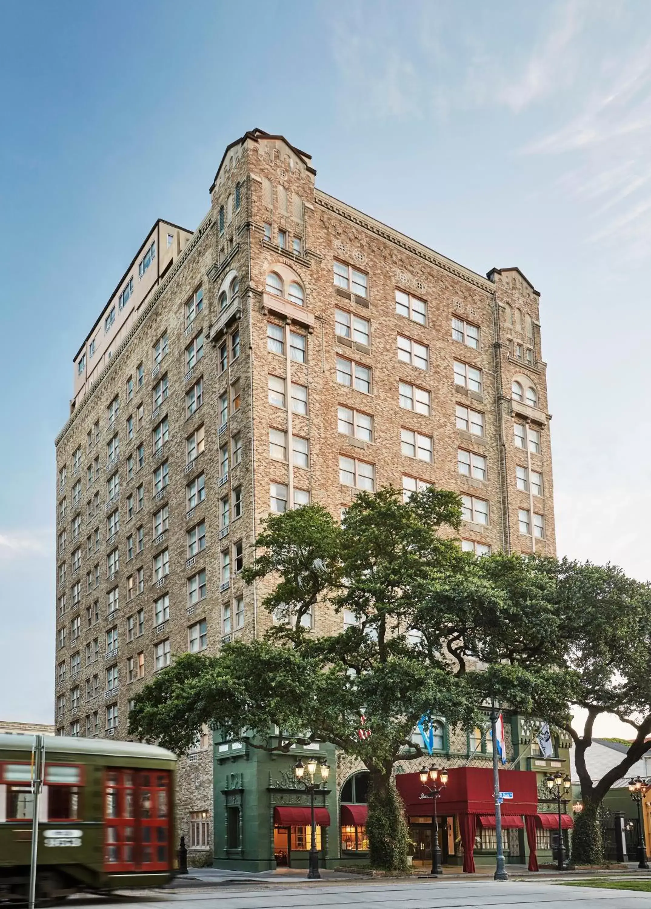 Nearby landmark, Property Building in Pontchartrain Hotel St. Charles Avenue