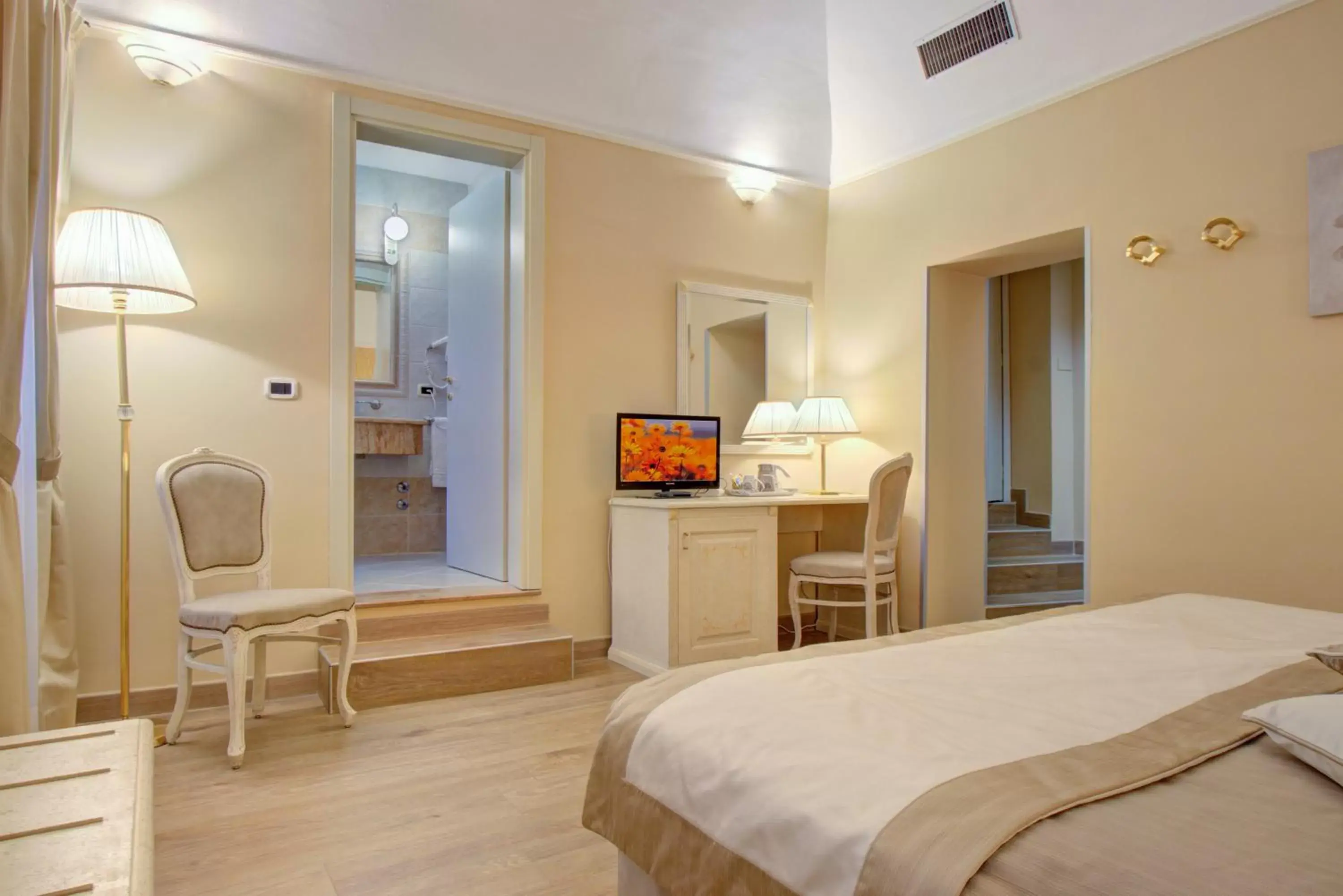 Bedroom, Bed in Hotel La Locanda