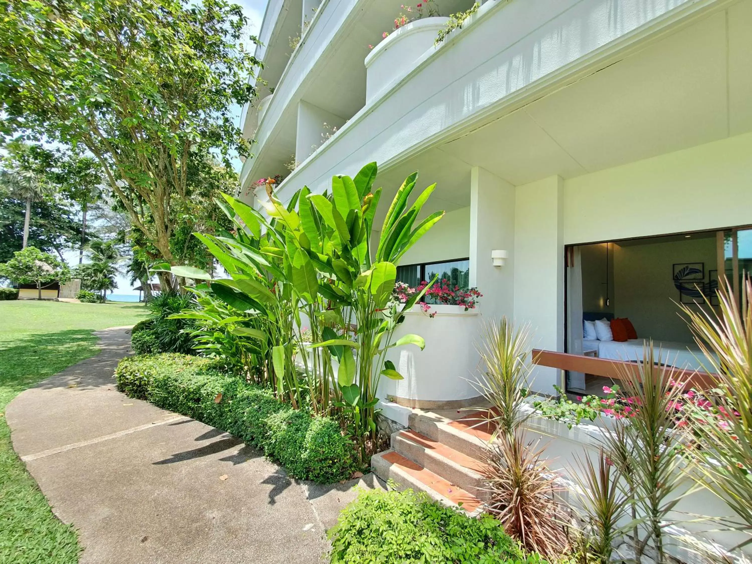 Garden view in Novotel Rayong Rim Pae Resort