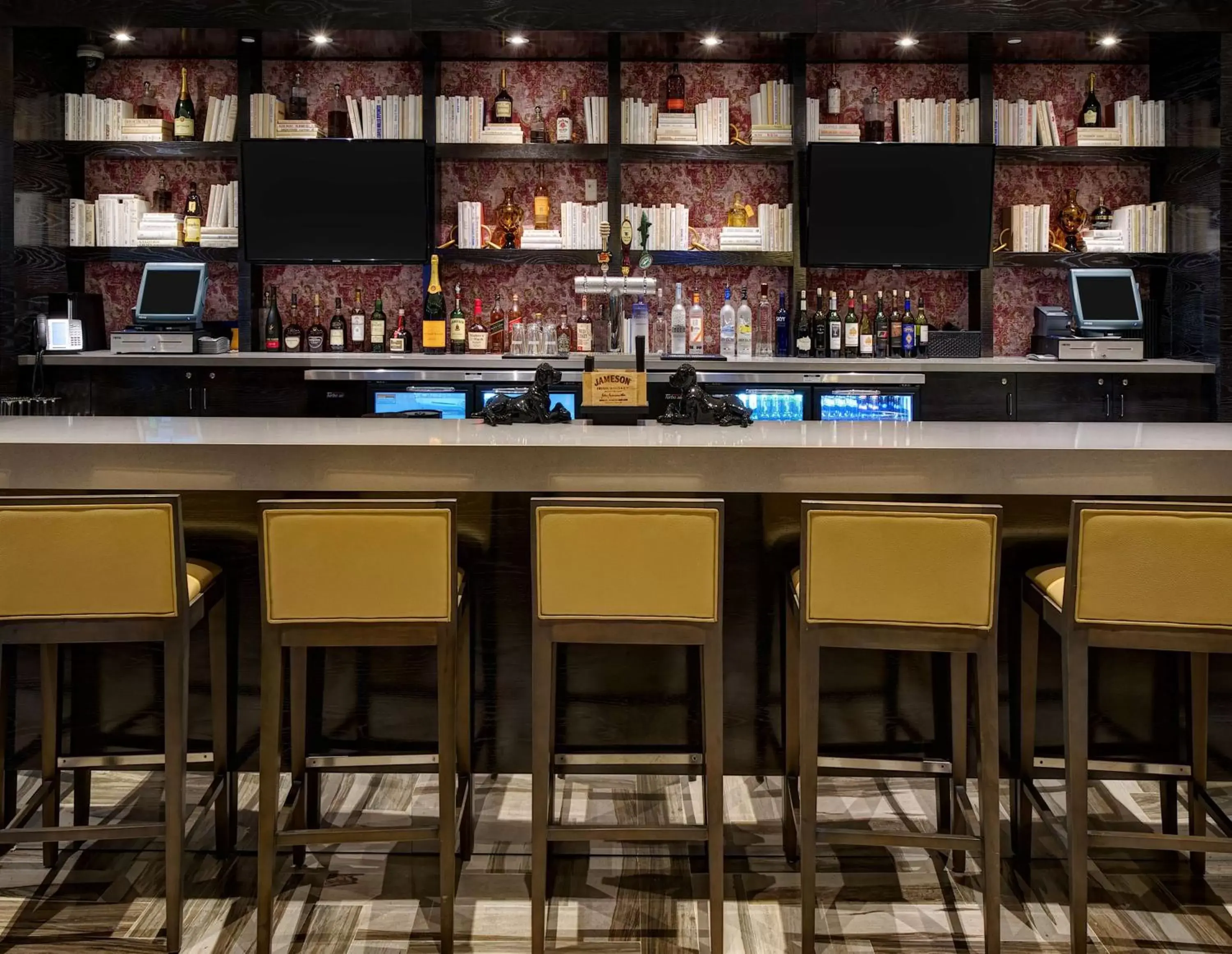 Lounge or bar in DoubleTree by Hilton Orlando East - UCF Area