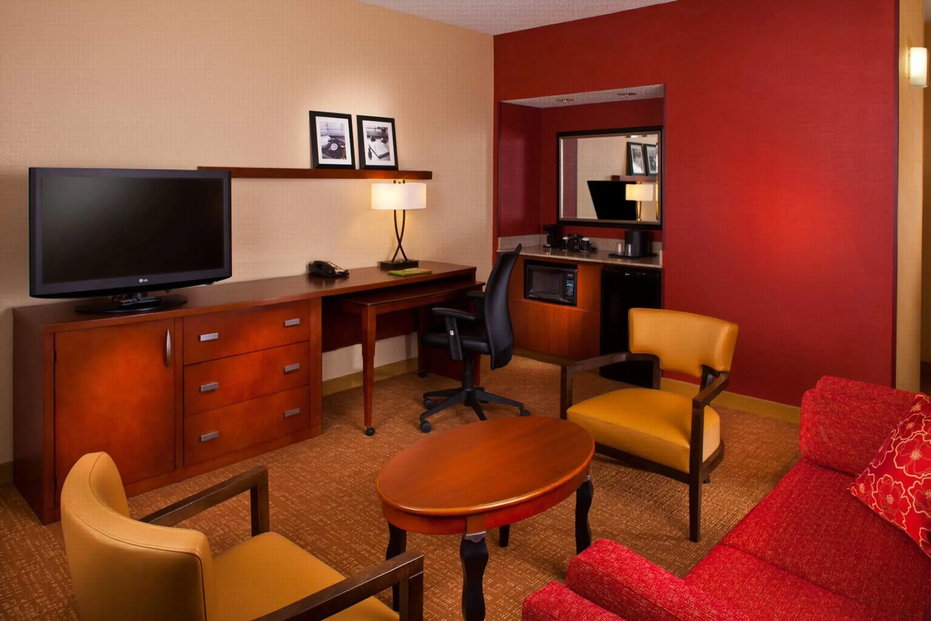 Photo of the whole room, TV/Entertainment Center in Courtyard by Marriott Little Rock West