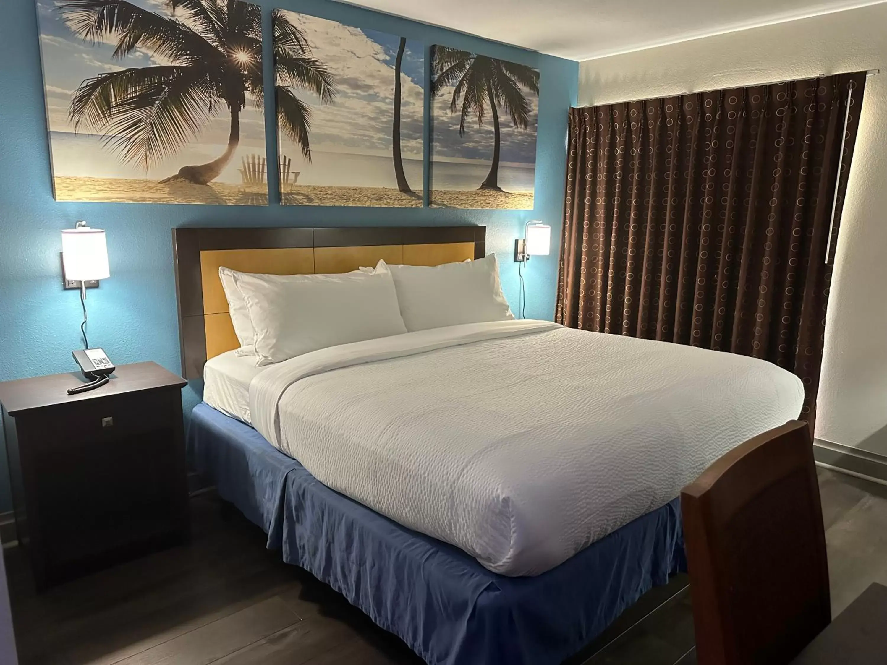 Bed in Days Inn & Suites by Wyndham Tampa near Ybor City