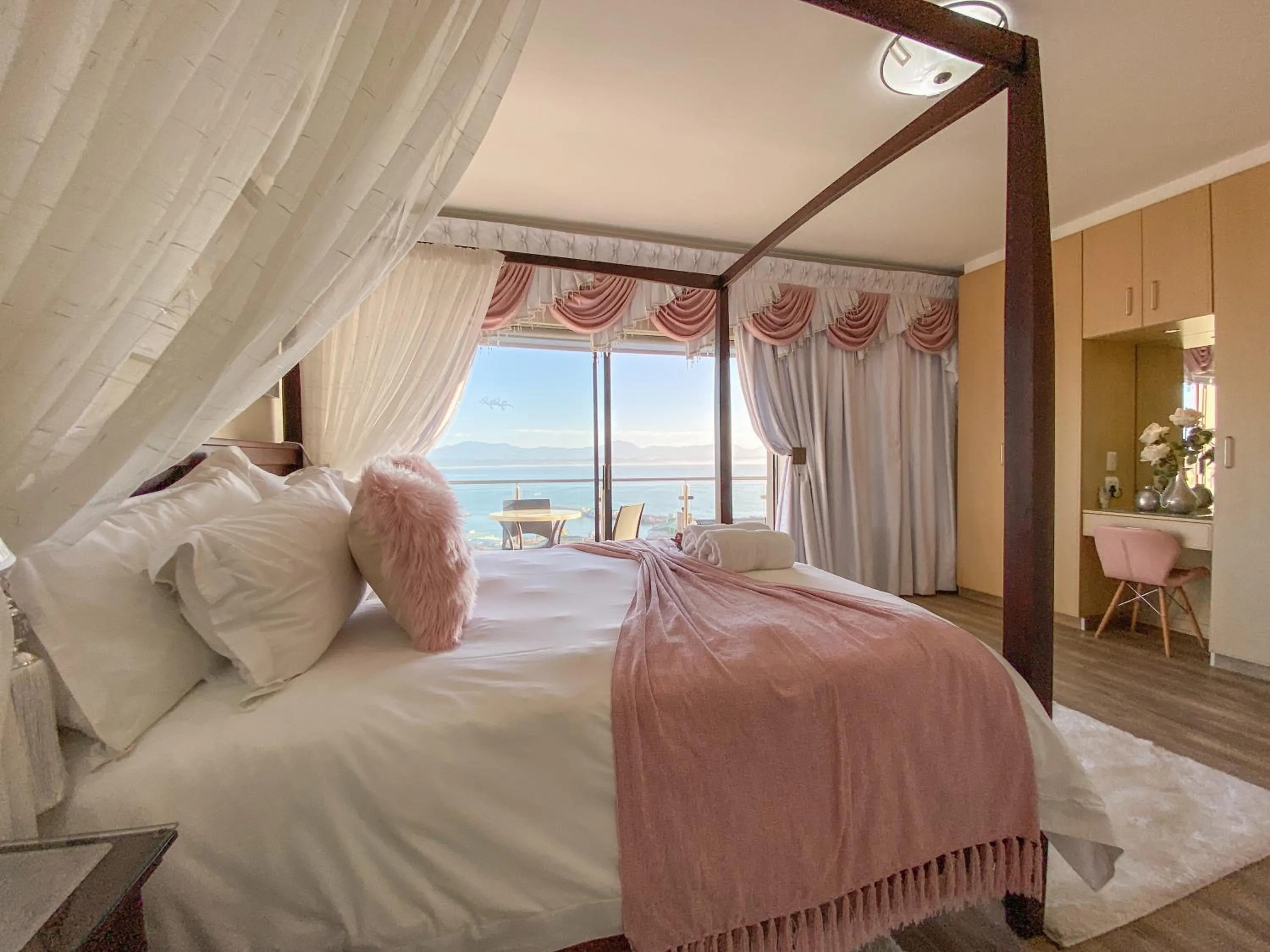 Bedroom, Bed in Bar-t-nique Guest House