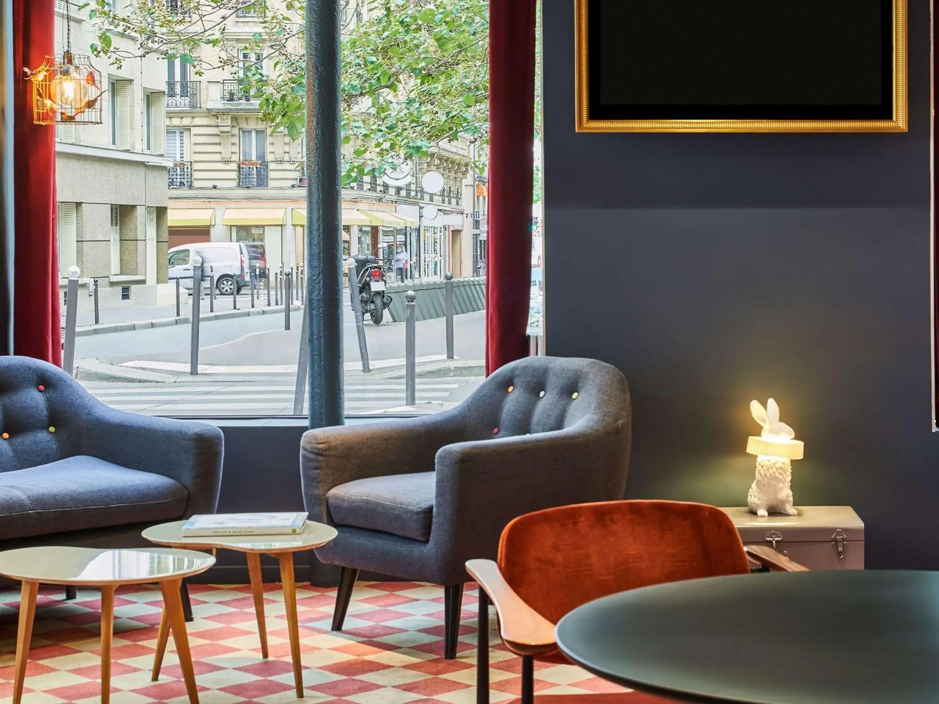 Property building, Seating Area in ibis Styles Paris Alesia Montparnasse