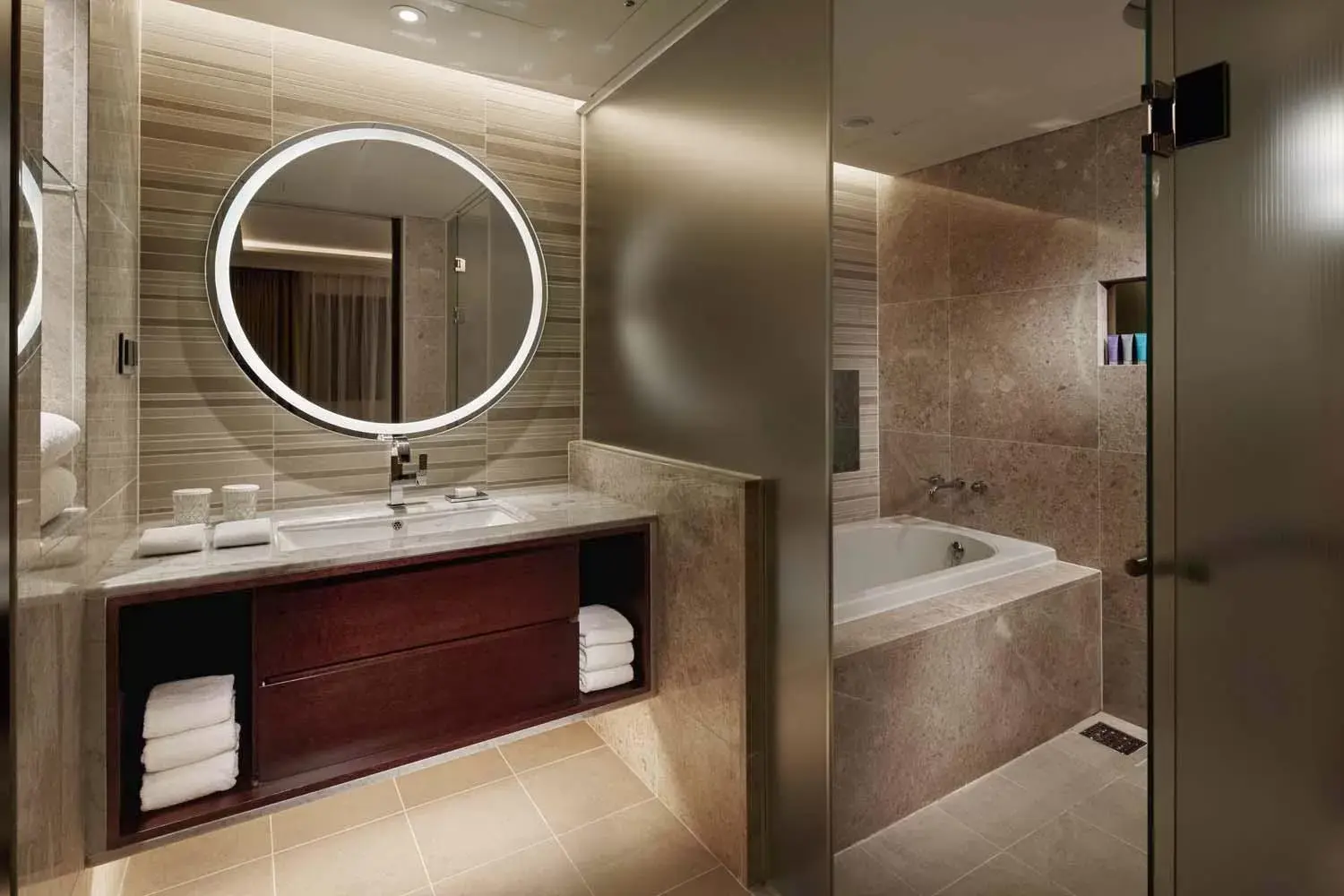 Shower, Bathroom in Royal Hotel Seoul