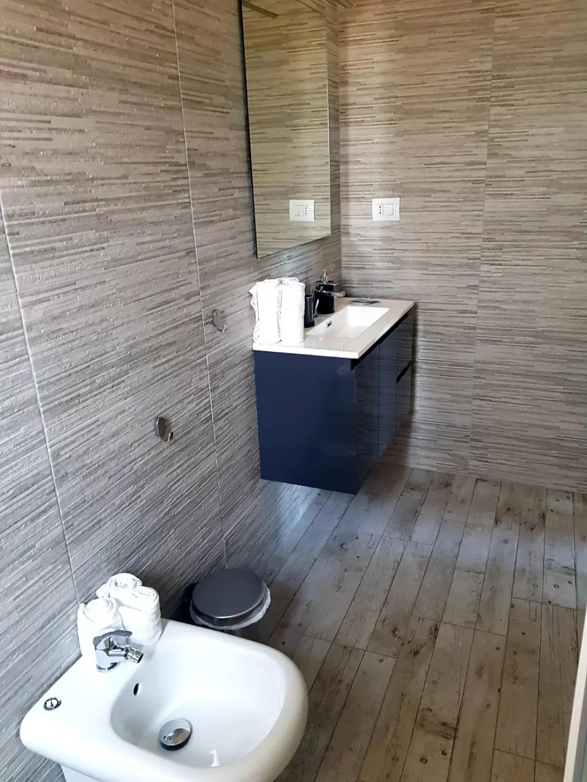 Shower, Bathroom in UN PASSO DAL MARE bed&breakfast San Salvo Marina