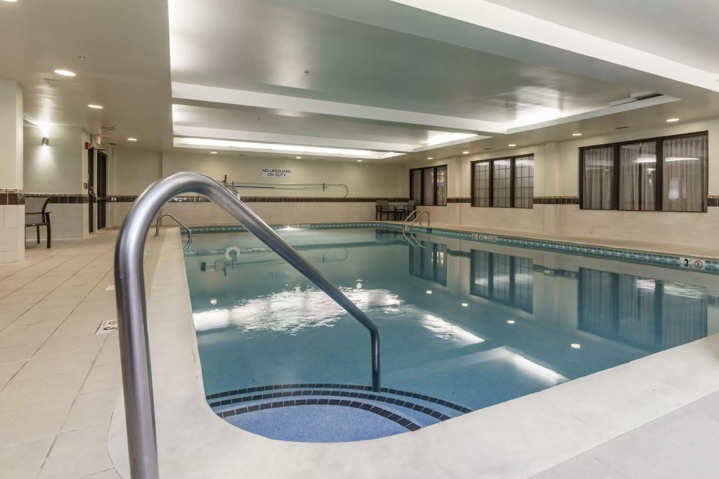 Swimming Pool in Courtyard by Marriott Nashville at Opryland