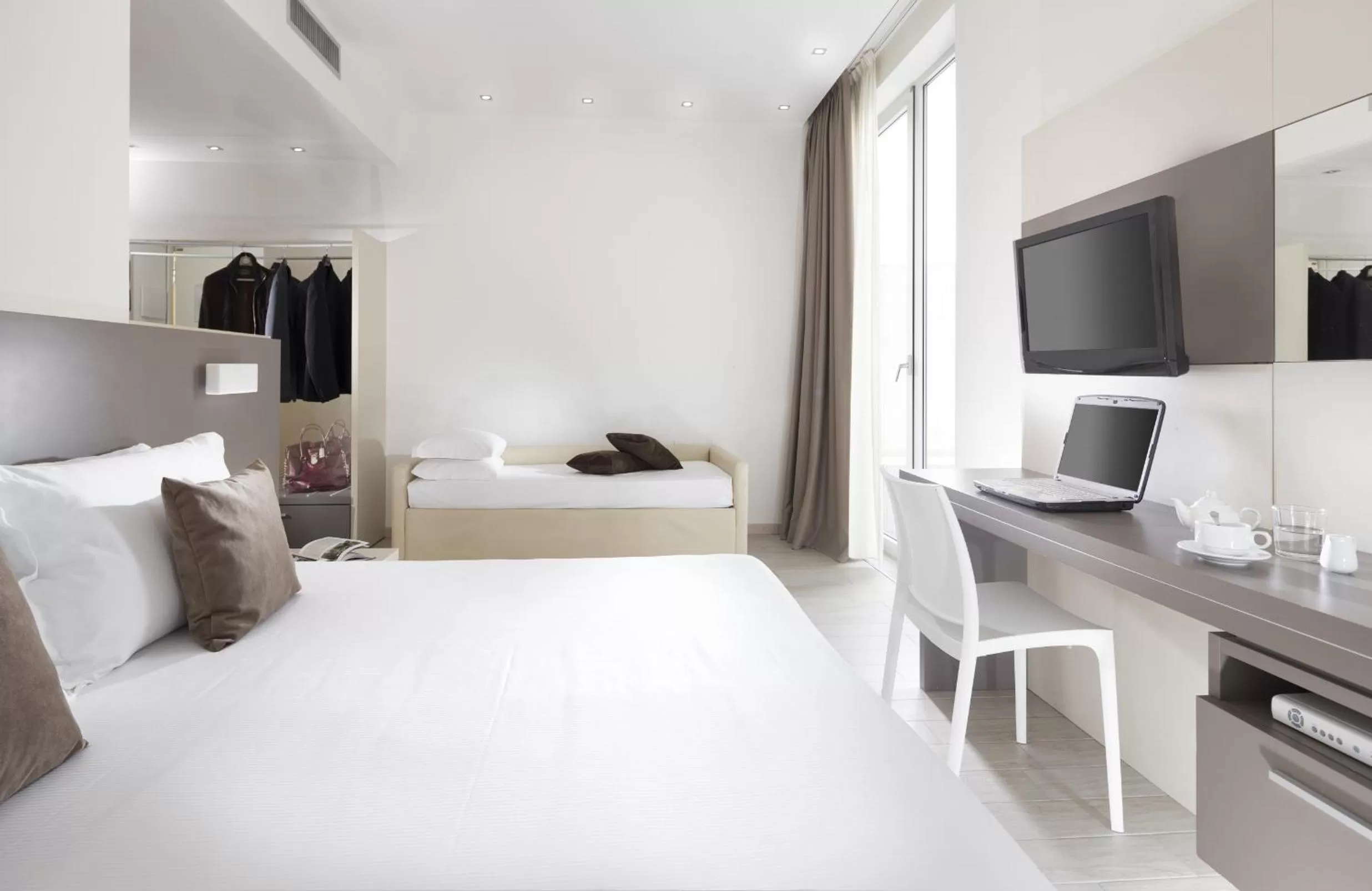 Other, Bed in Hotel Cube