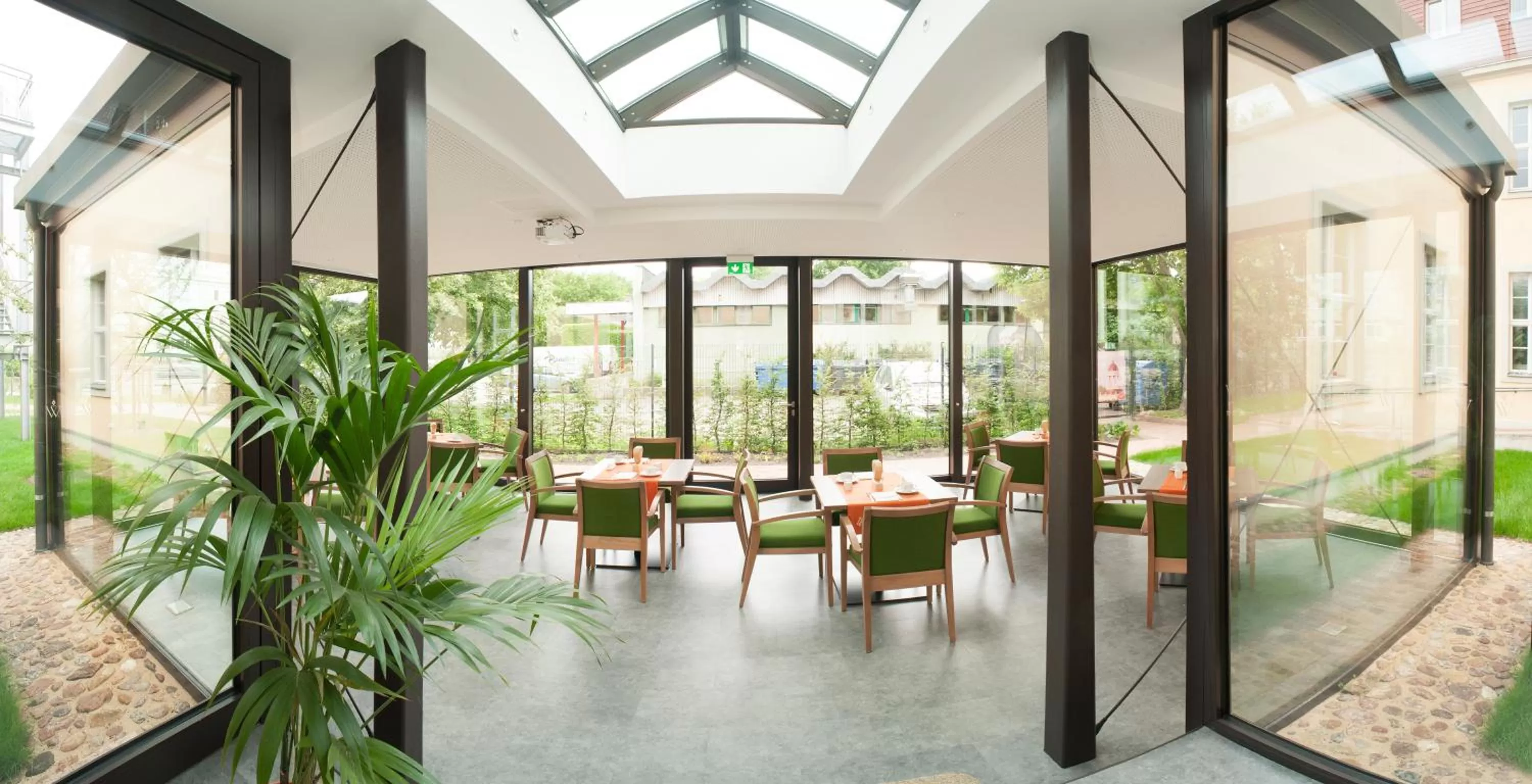 Restaurant/places to eat in Hotel am Großen Waisenhaus