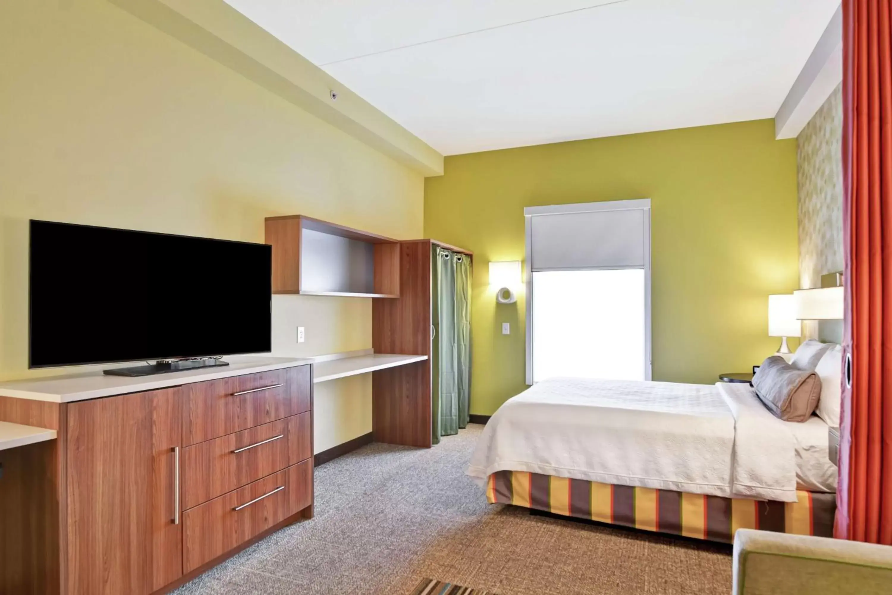 Bedroom, Bed in Home2 Suites by Hilton Charlotte Airport