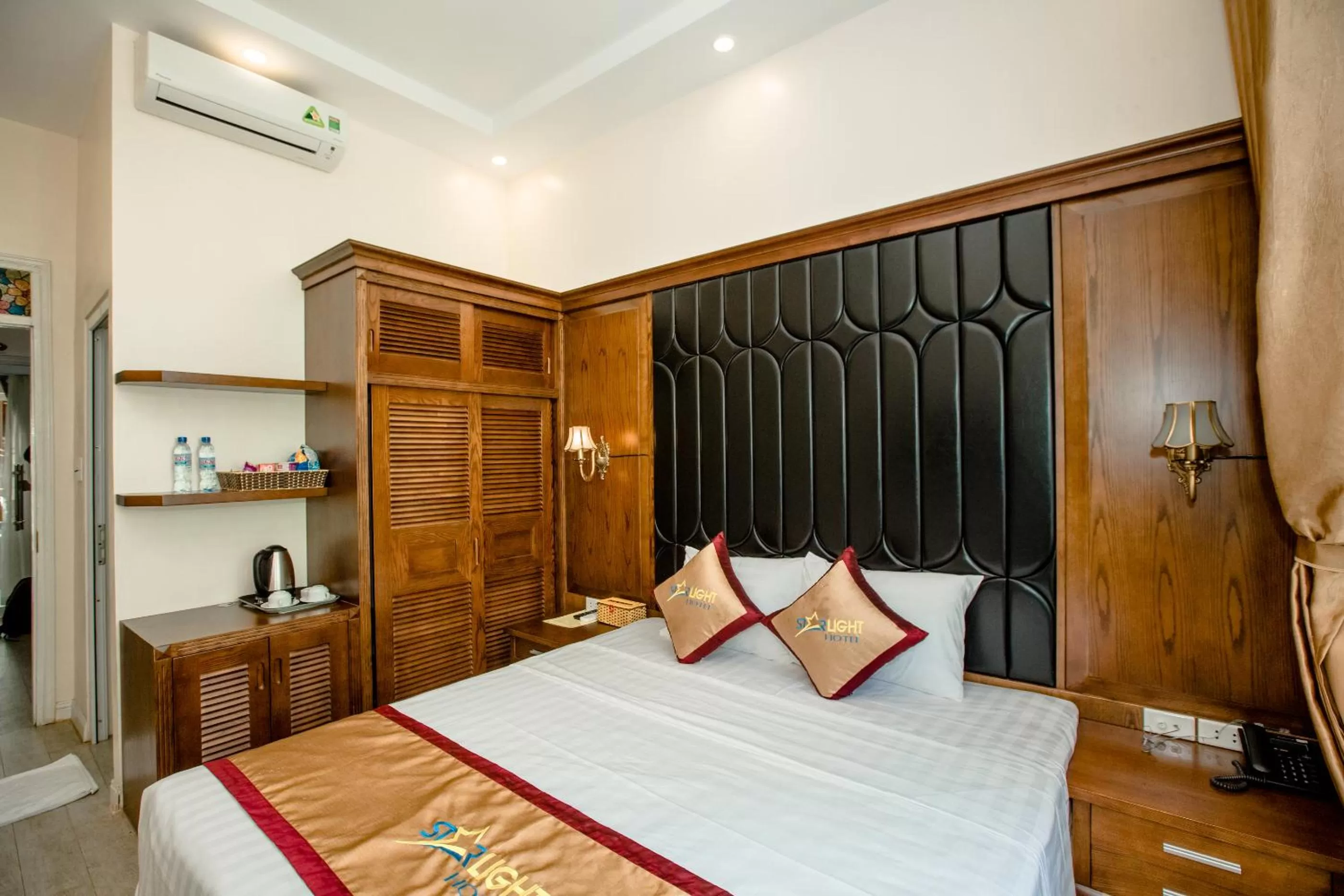 HaLong Starlight Inn & Travel