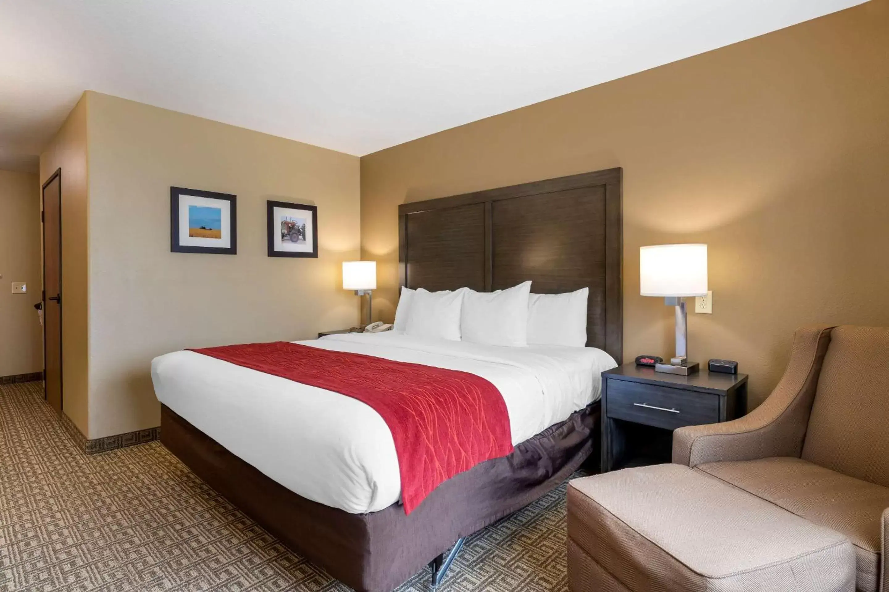 Photo of the whole room, Bed in Comfort Inn & Suites Ponca City near Marland Mansion Photo of the whole room, Bed in Comfort Inn & Suites Ponca City near Marland Mansion