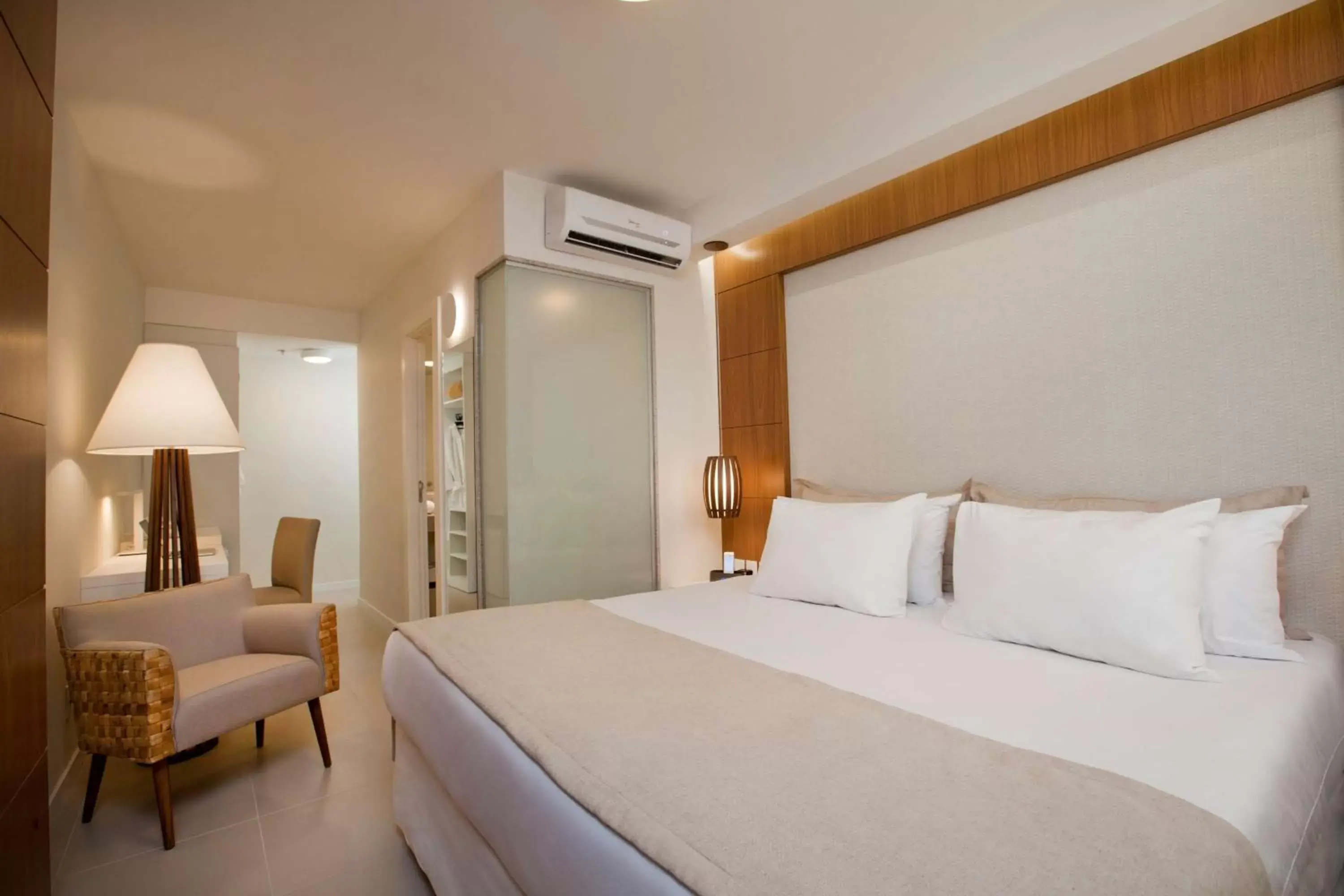 Photo of the whole room, Bed in Matiz Niterói Design Hotel