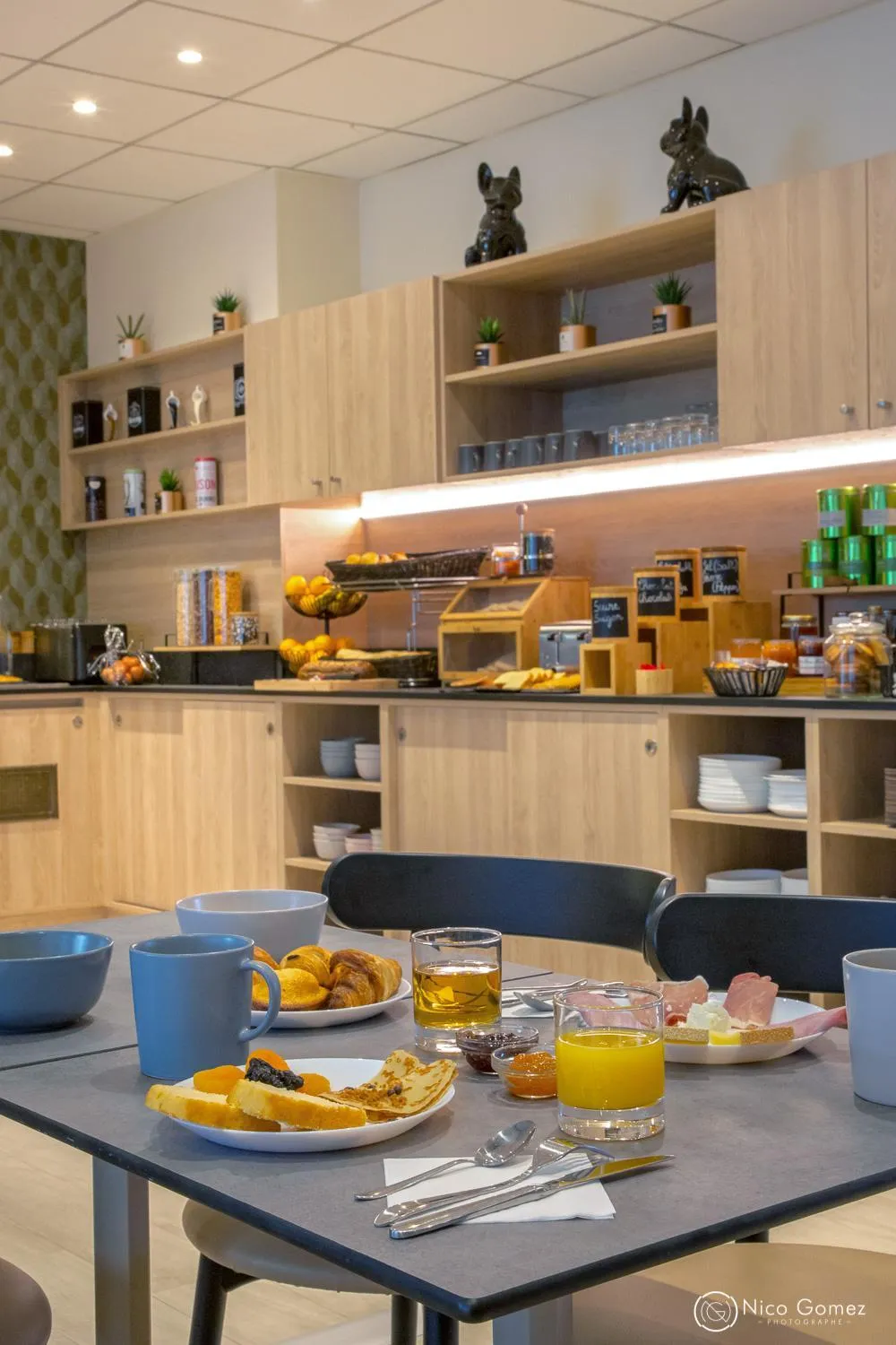 Food and drinks in ibis Styles Cannes Le Cannet