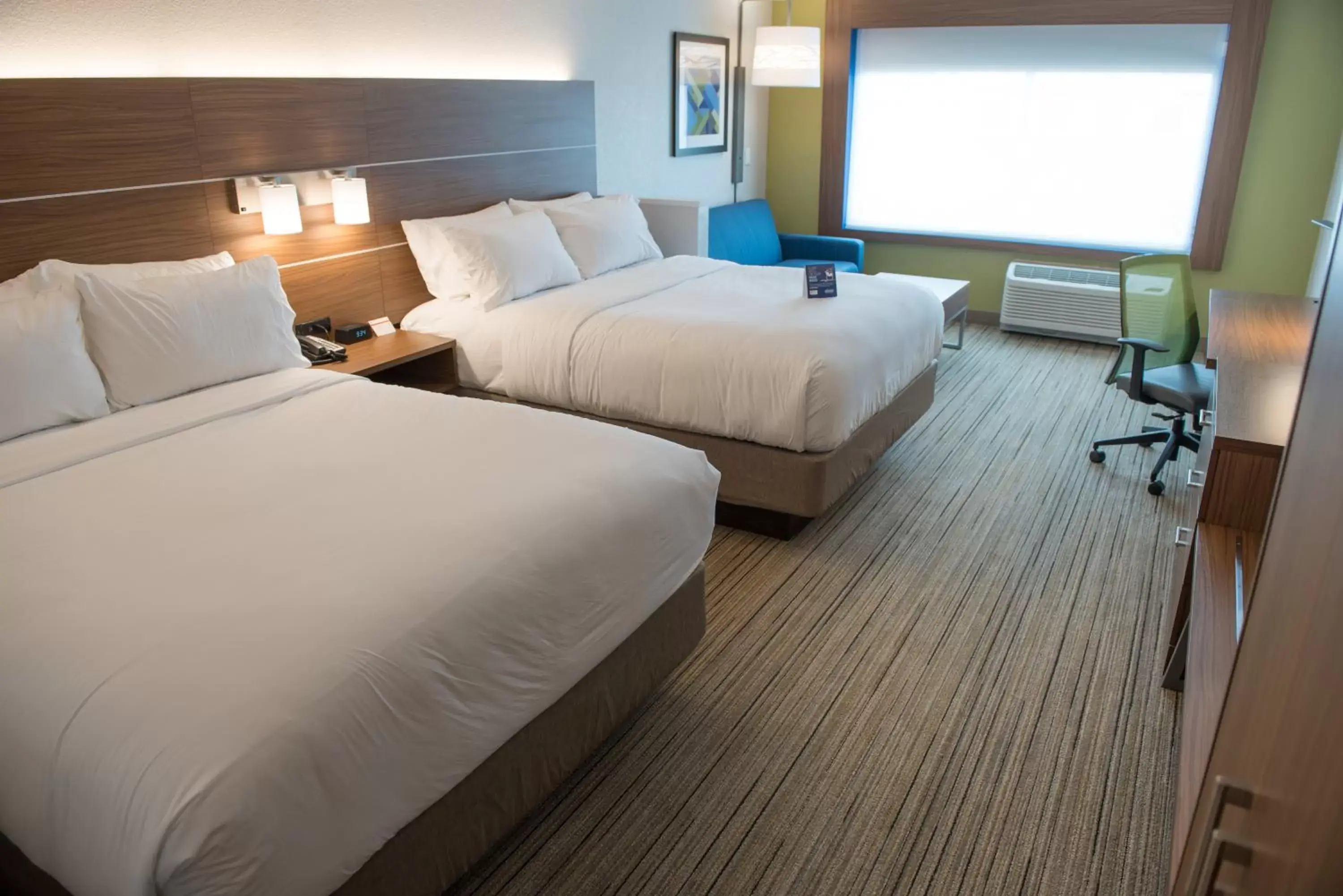 Bedroom, Bed in Holiday Inn Express & Suites - Orland Park Mokena, an IHG Hotel
