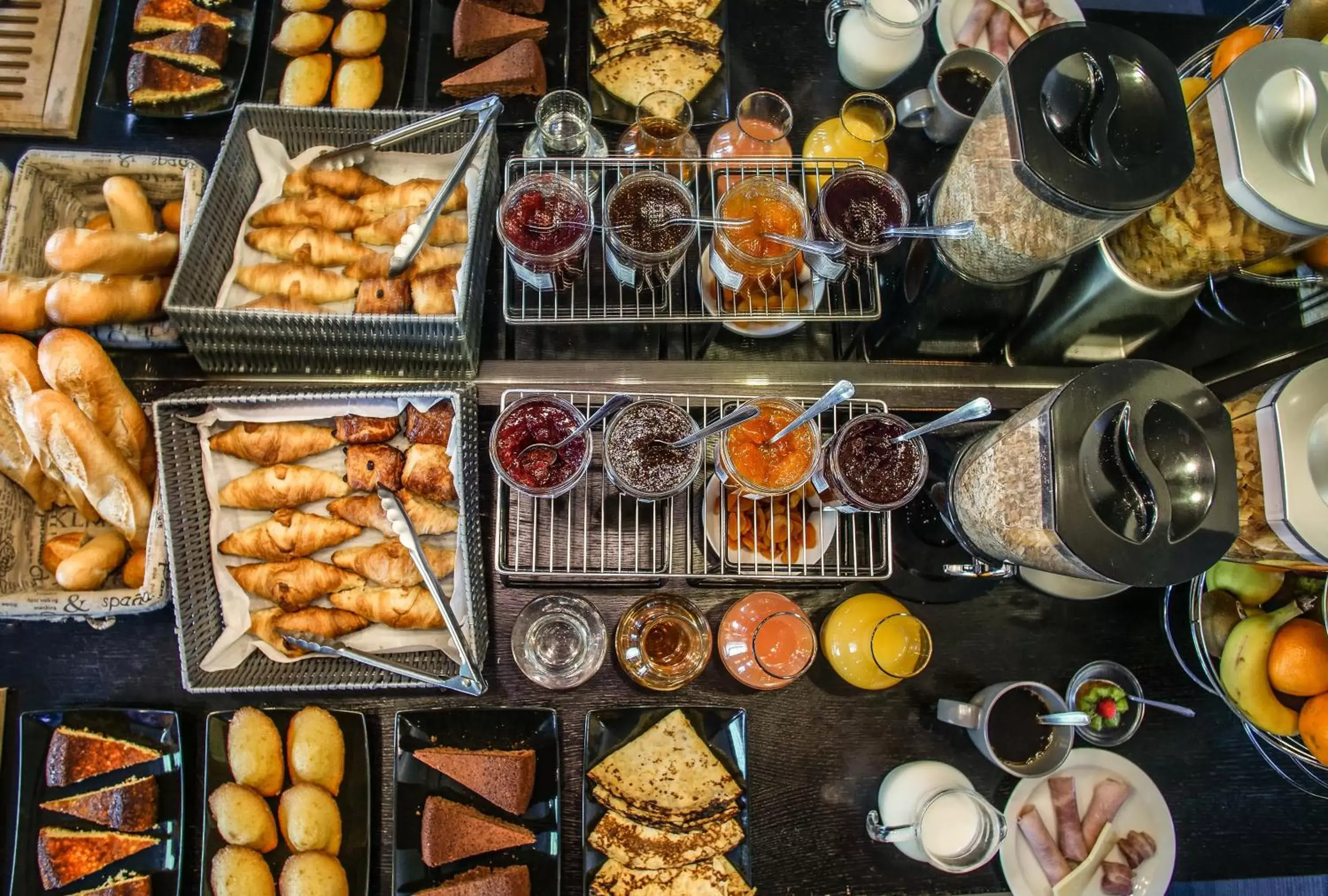 Buffet breakfast, Food in Hotel Inn Design Resto Novo Challans