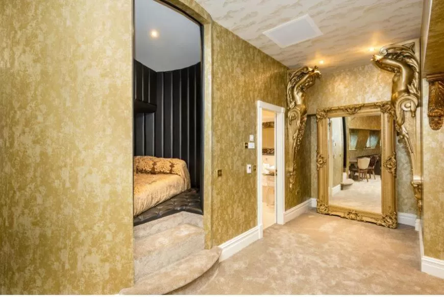 Bed in The Shankly Hotel