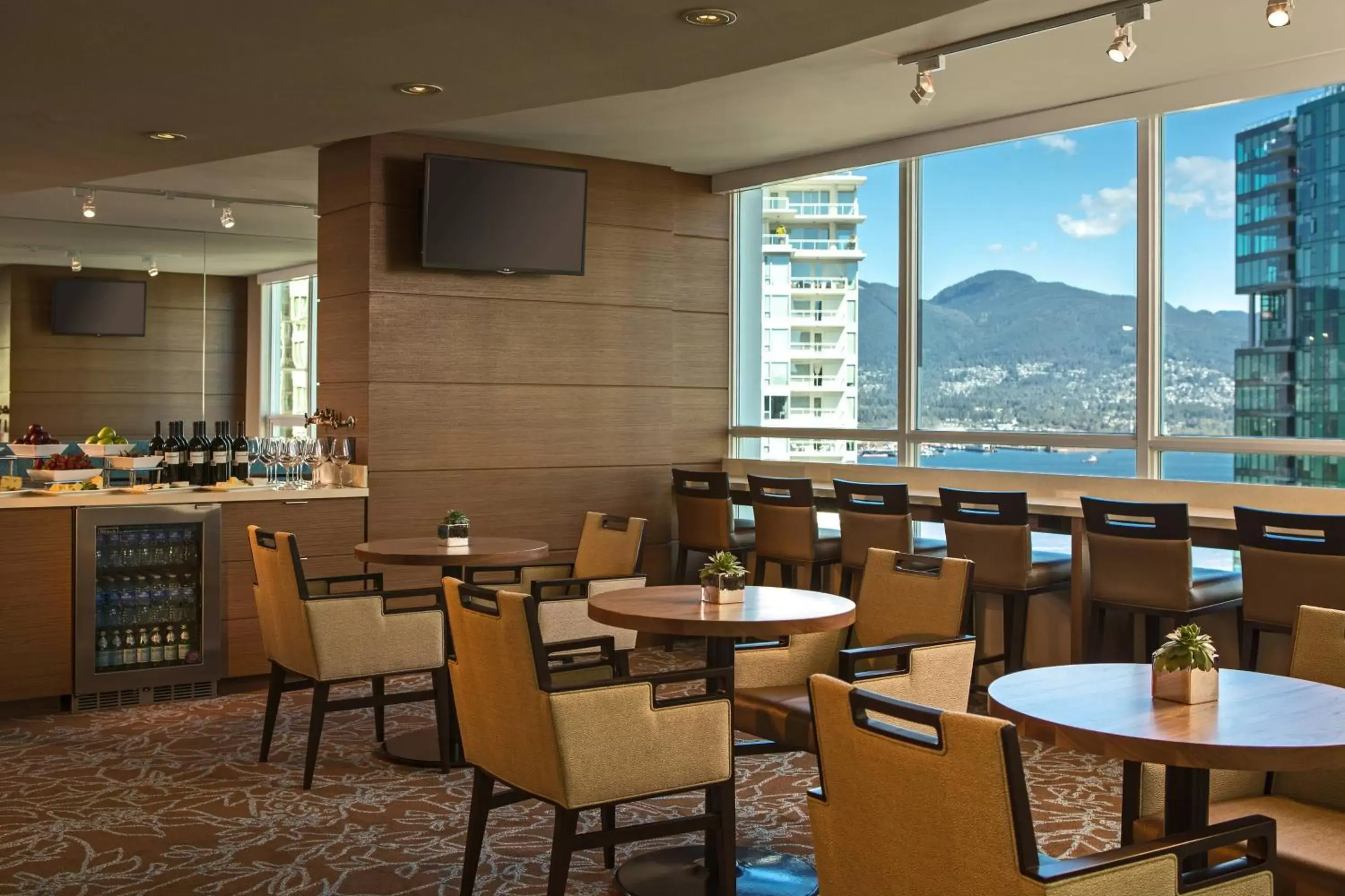 Lounge or bar, Restaurant/Places to Eat in Vancouver Marriott Pinnacle Downtown Hotel