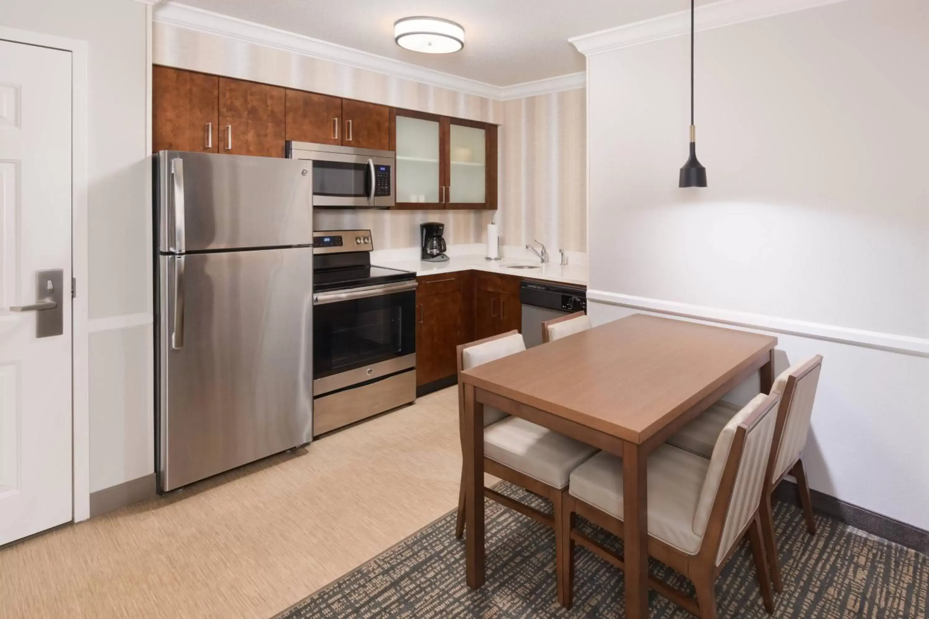 Bedroom, Kitchen/Kitchenette in Residence Inn by Marriott State College