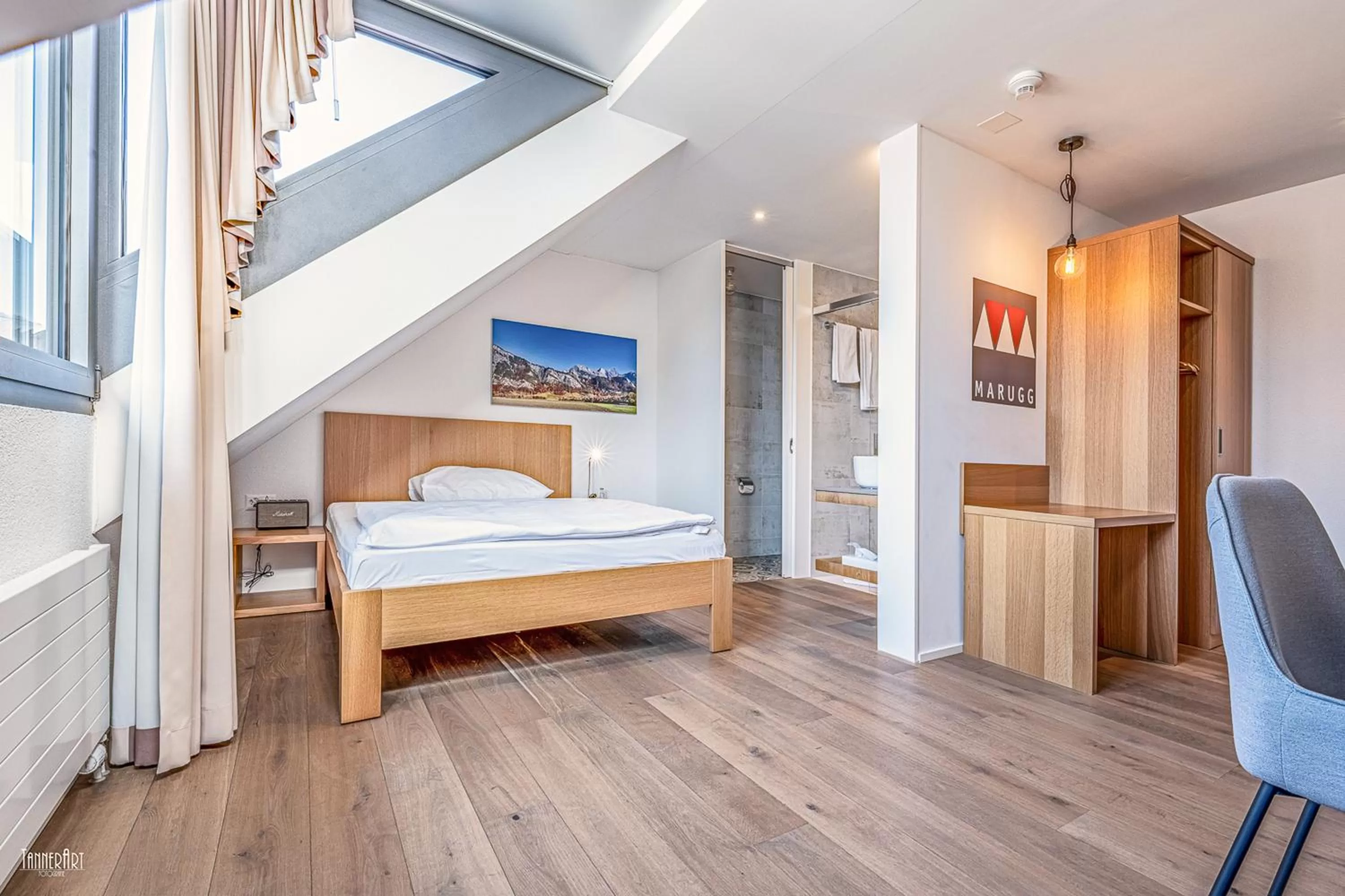 Bedroom, Bed in Hirschen Erlinsbach Swiss Quality