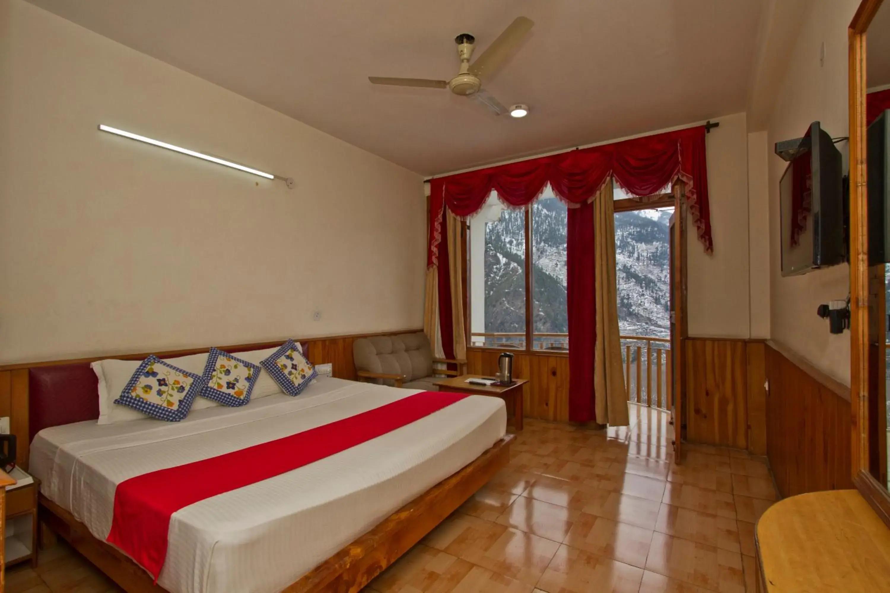 Bed in Sarthak Resorts-Reside in Nature with Best View, 9 kms from Mall Road Manali