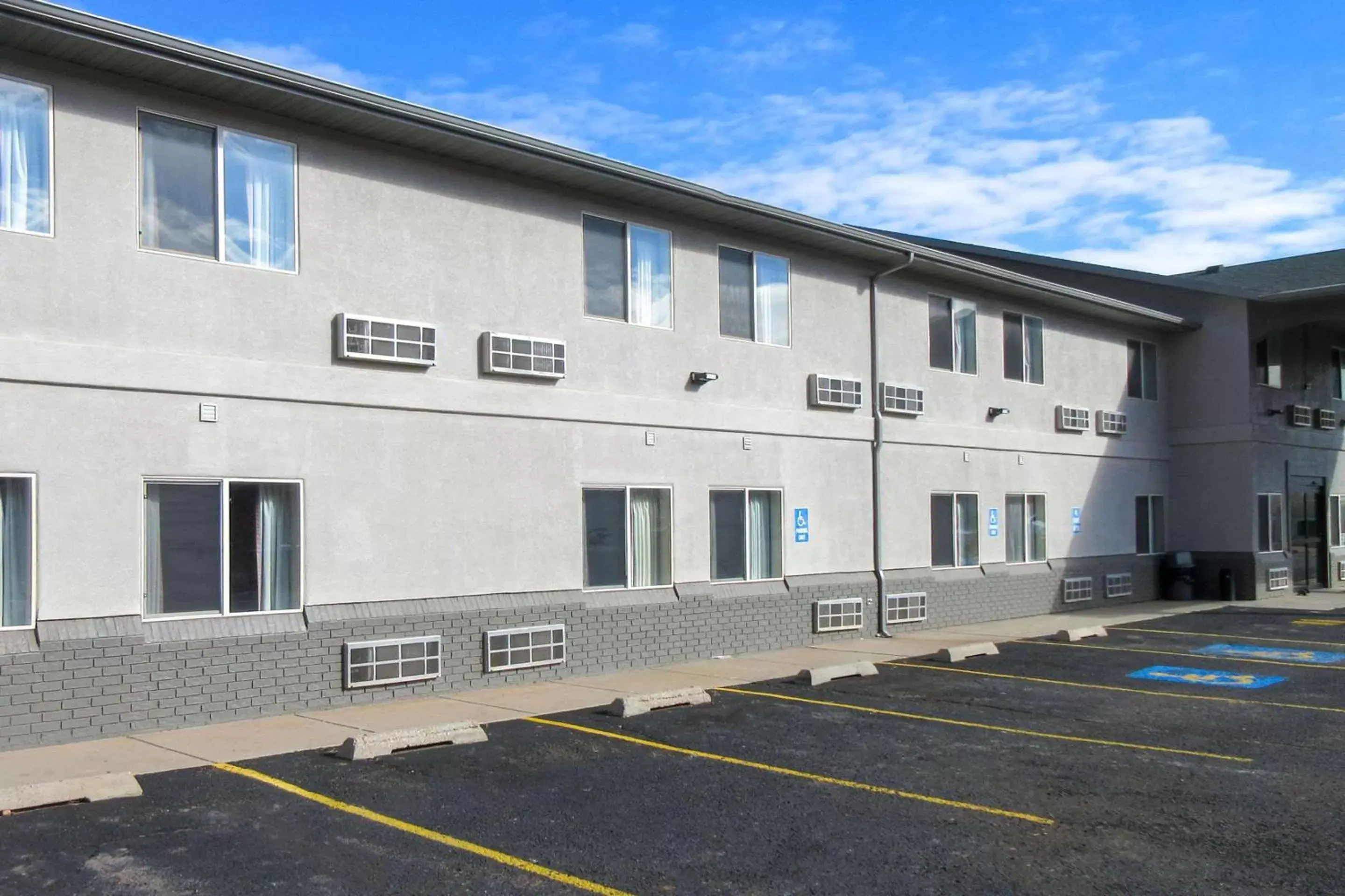 Property building in Quality Inn & Suites Salina National Forest Area Property building in Quality Inn & Suites Salina National Forest Area