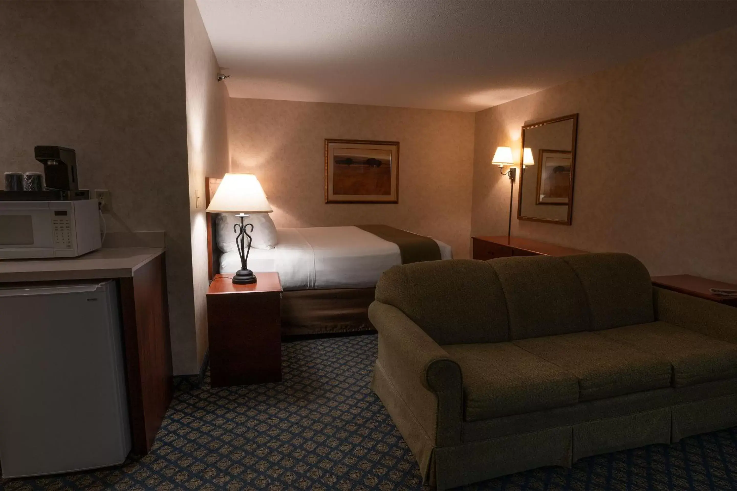 Bed, Seating Area in Miles City Hotel & Suites