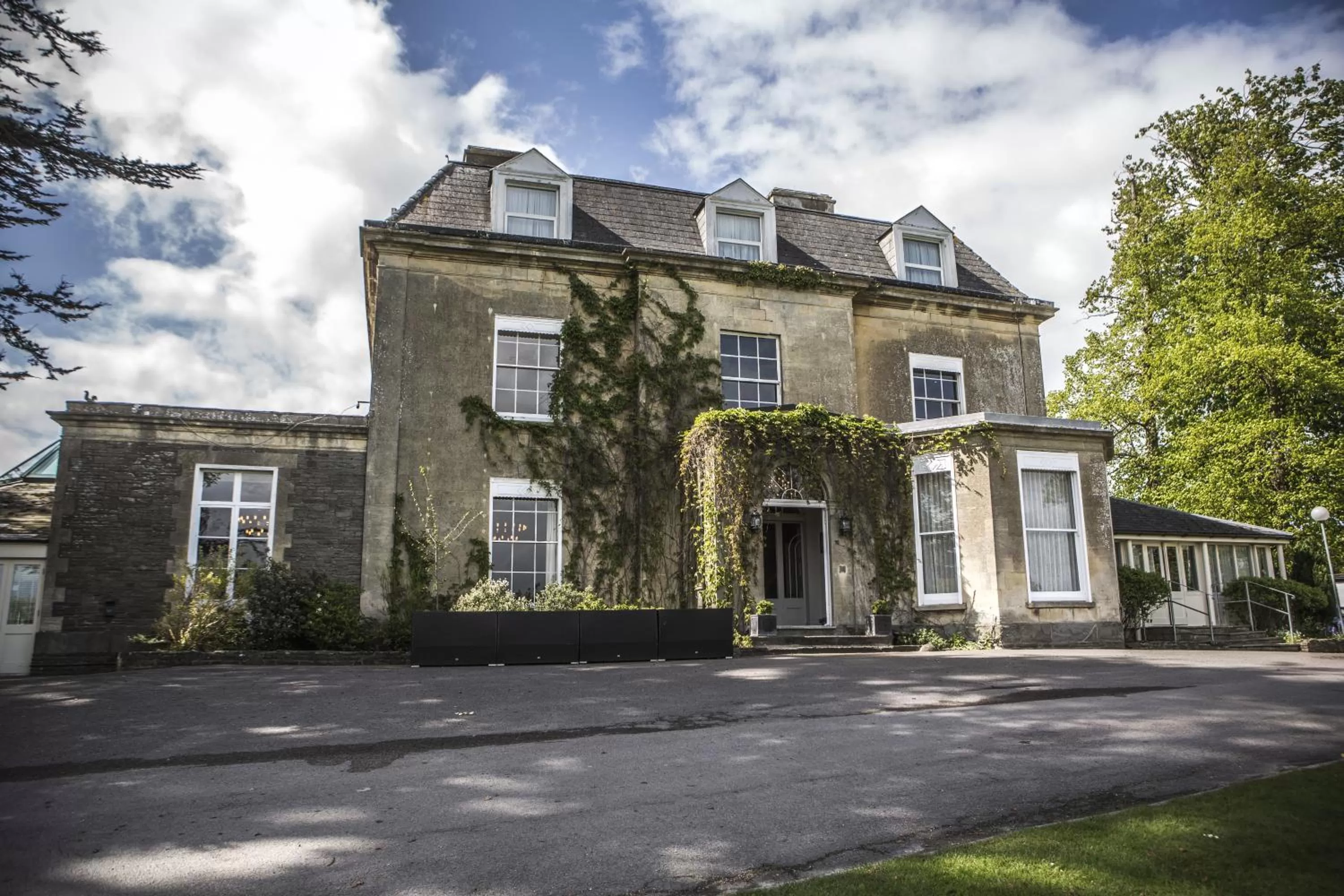 Facade/entrance in Mercure Bristol North The Grange Hotel