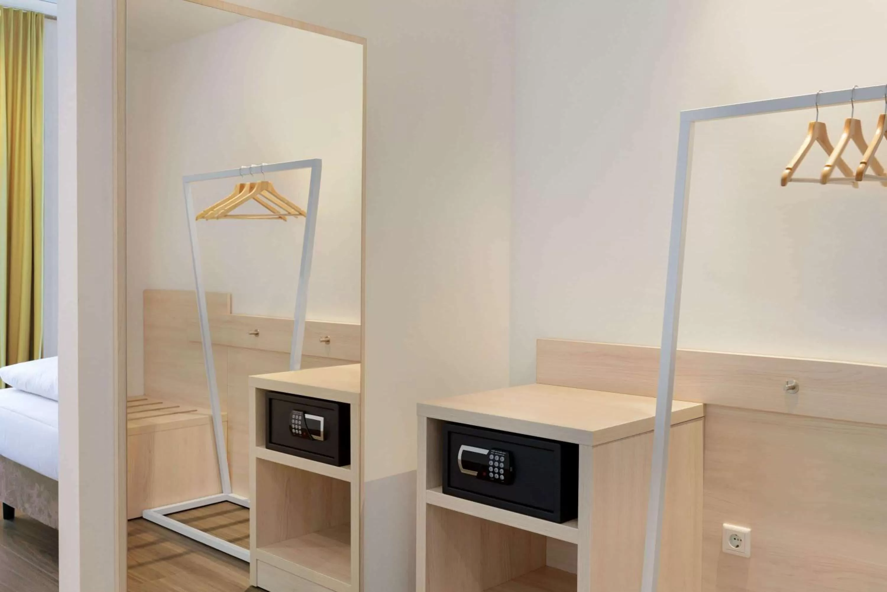 Photo of the whole room, Bed in Super 8 by Wyndham Augsburg