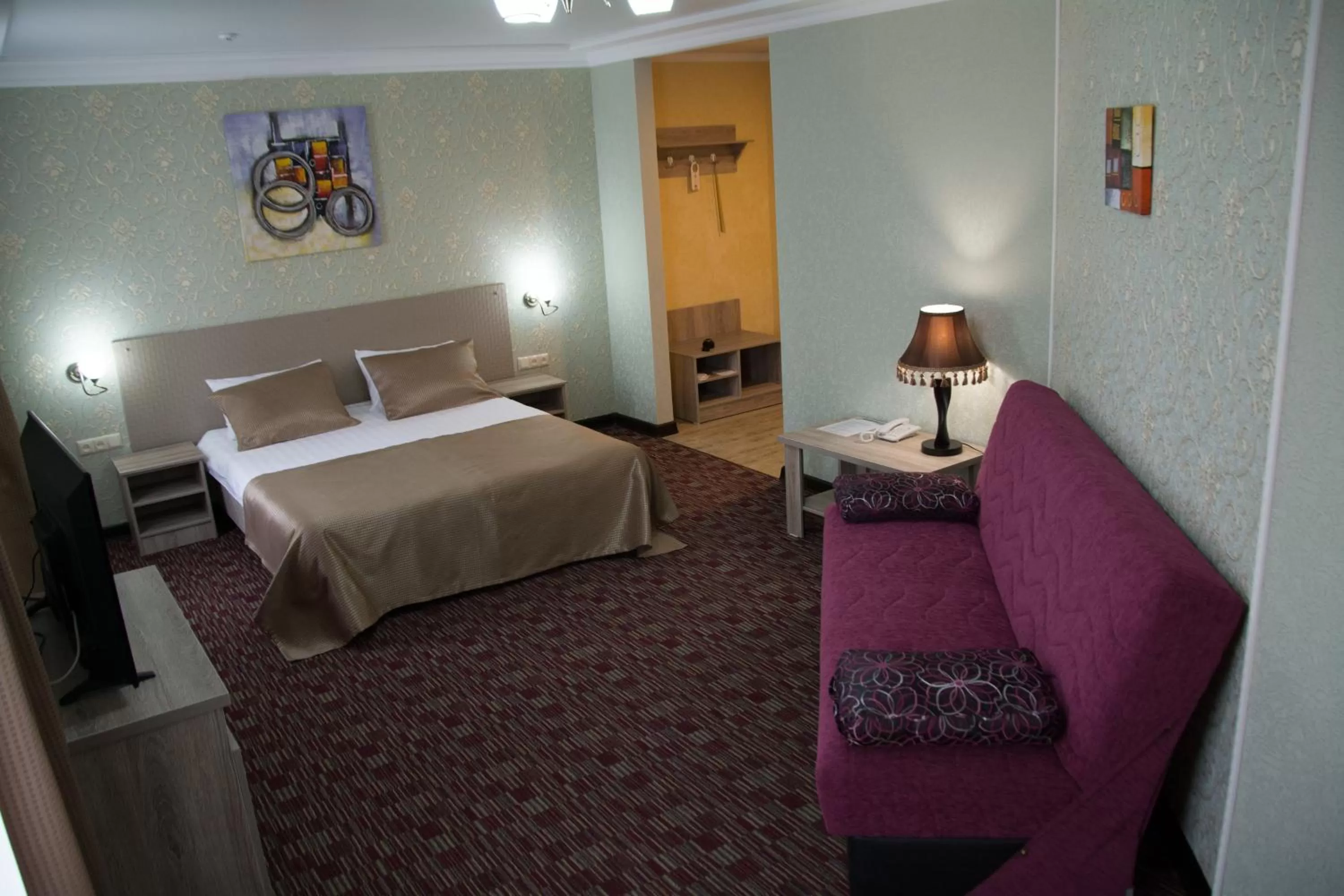 Photo of the whole room, Bed in UYUTNYY DOM